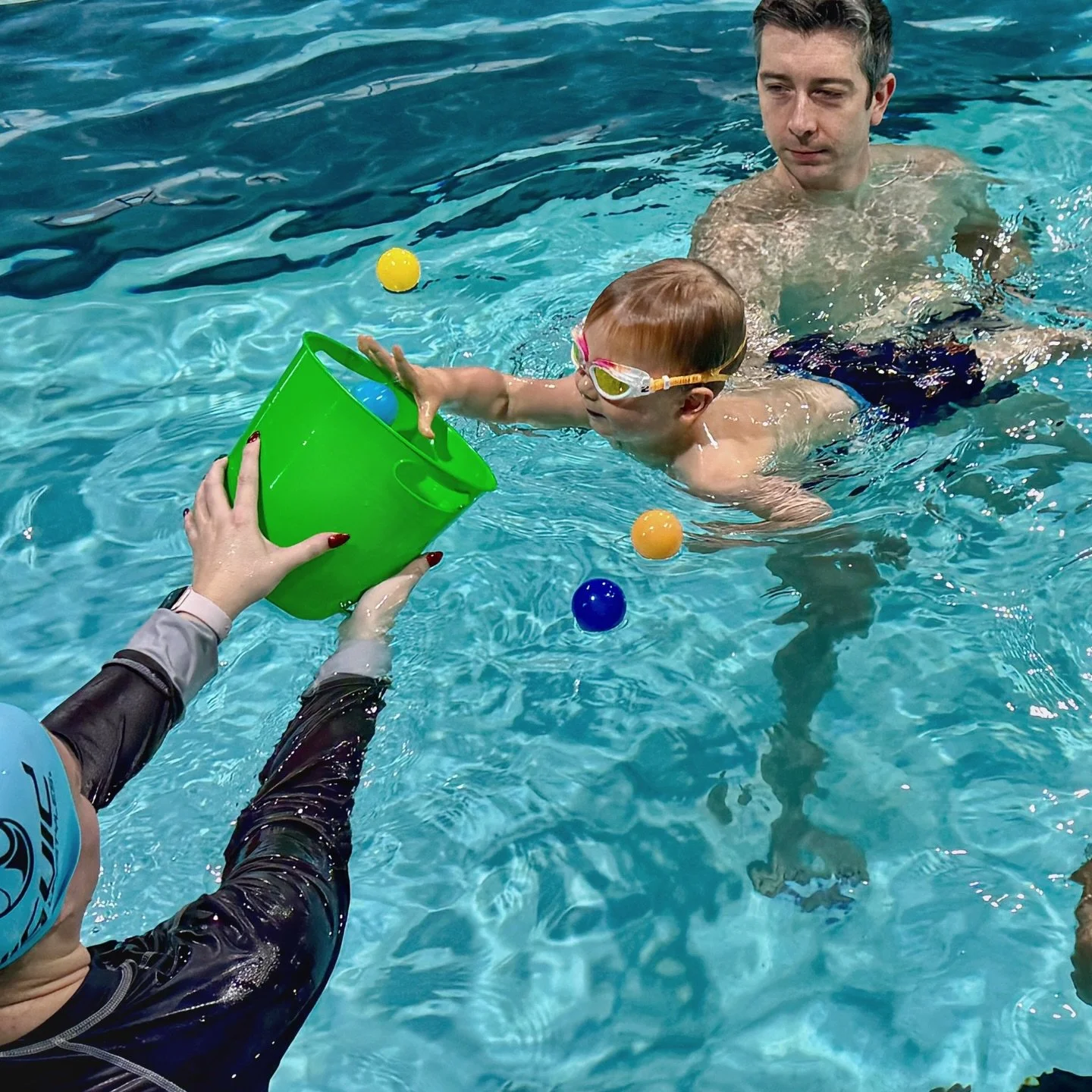 🩵💦 Baby Bubbles in action &mdash; warm water, cuddles, songs, toys, and smiles. These special moments are all about bonding, building comfort, and gently learning essential water skills from the very beginning. There&rsquo;s nothing sweeter than gr