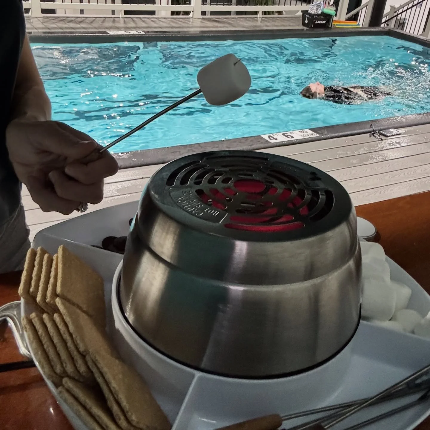 🔥❄️ When Cleveland hits record lows outside&hellip; we keep it toasty inside! 🍫🔥

90&deg; pools, cozy moments, and plenty of smiles to balance out the deep freeze. Stay warm, friends! 🩵