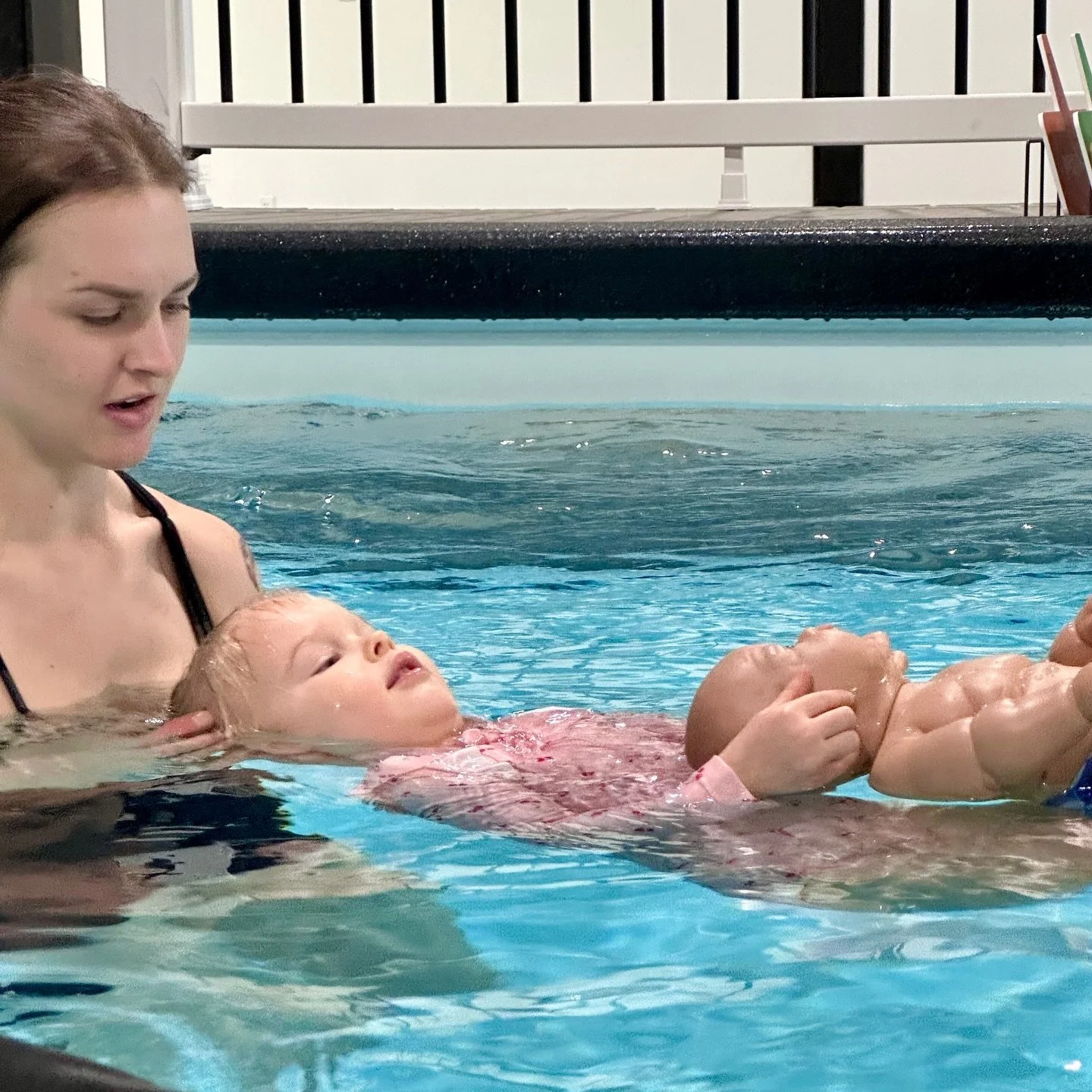 🩵💦 When you&rsquo;re the student and the teacher at the same time.

While floating calmly on her back, this sweet girl made sure her baby doll practiced the same skill. 🥹✨ Because life-saving skills stick when there&rsquo;s practice, modeling, and