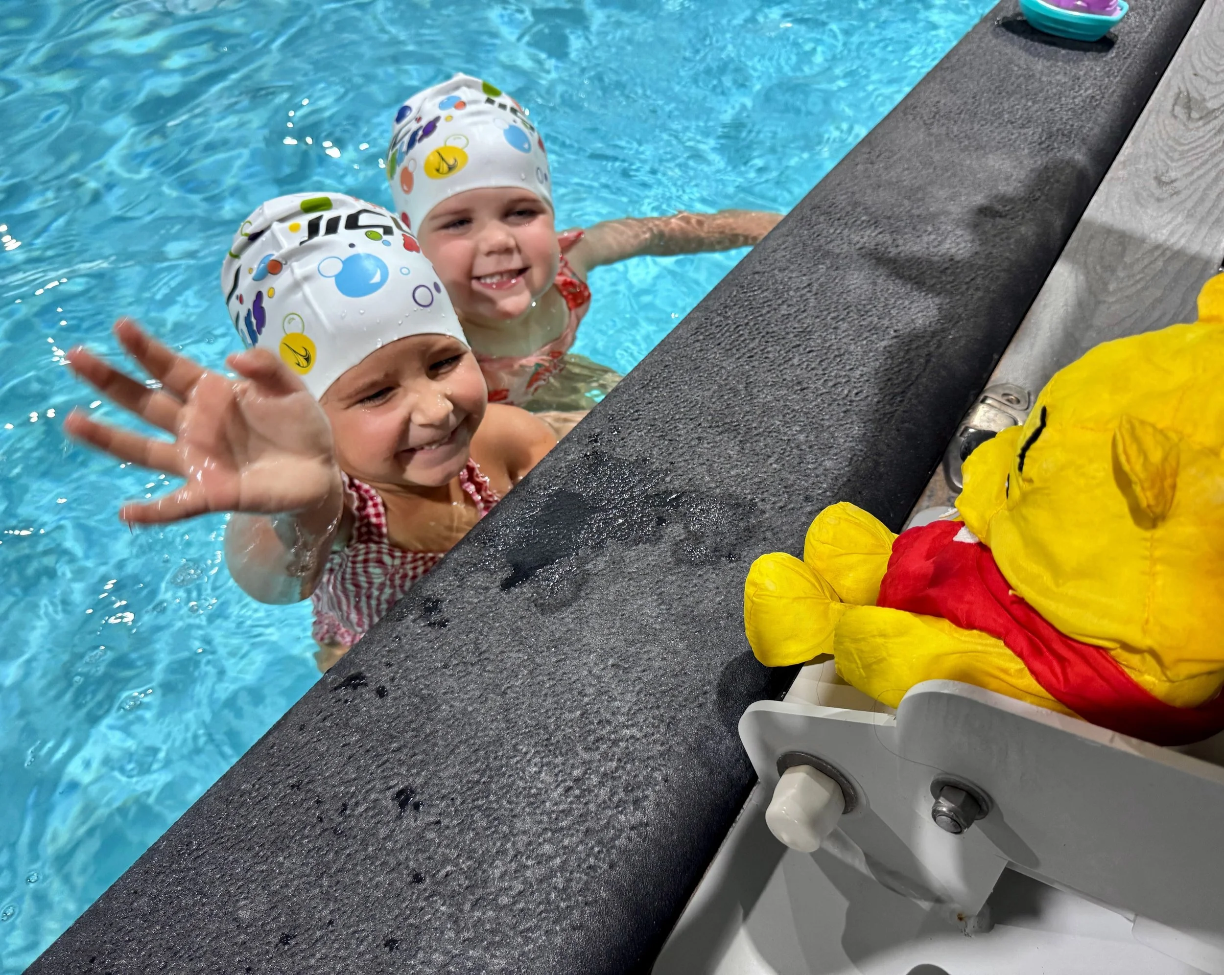 Oh, hello there, Pooh Bear! 👋🍯🧸💛

The sweetest moments happen between the skills, when a child&rsquo;s imagination takes over! And we&rsquo;re lucky enough to have a front-row seat to it every day. 🥹

#LiquidLifestyles #LiquidBubbles #HappySwimm