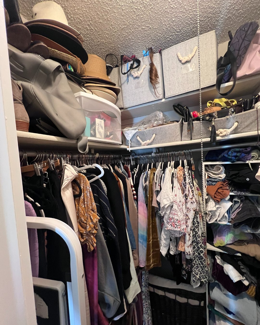 🧠 Clutter isn&rsquo;t just a mess &mdash; it&rsquo;s a mental load. For every 1 hour you invest in organizing, you can save 3-5 hours later.⁠
⁠
Every pile, drawer, and overstuffed space adds low-level stress that drains your focus, energy, and motiv