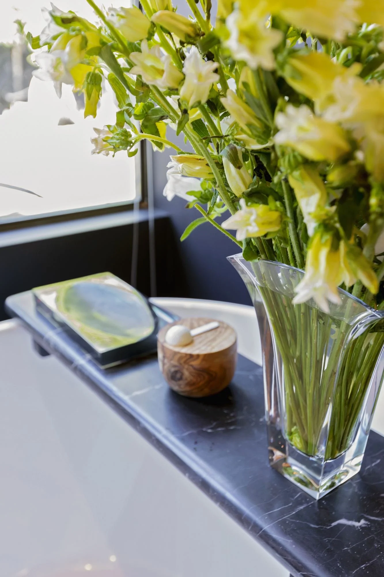bathtub-ledge-styling-flowers-hotel-bathroom.jpg
