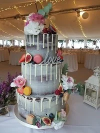 Drip Wedding Cake, Wedding Cake with Fresh Fruit and Flowers