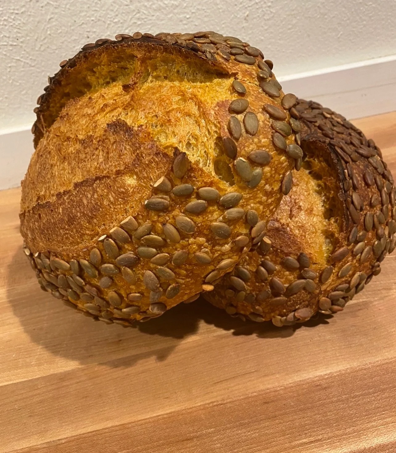 New bread menu up on the website 💻
Pumpkin spiced sourdough
Roasted sweet pumpkin with a hint of Autumn spices coated in pumpkin seeds. 

Cranberry pecan sourdough loaf 

Honey, whole wheat, sesame, sunflower sourdough 

Salted lemon, rosemary sourd