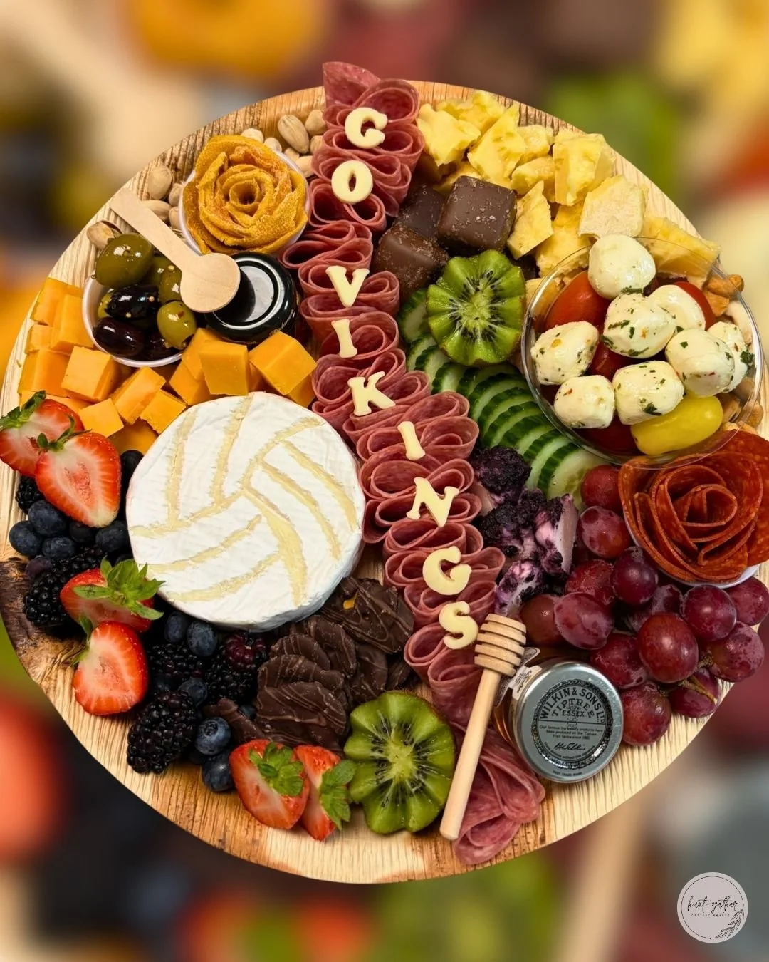 Bump, set, snack! Upgrading game days with a H+G grazing board! 🏐🧀

#HuntAndGatherGrazing #Charcuterie #SmallBusiness #DowntownLaCrosse