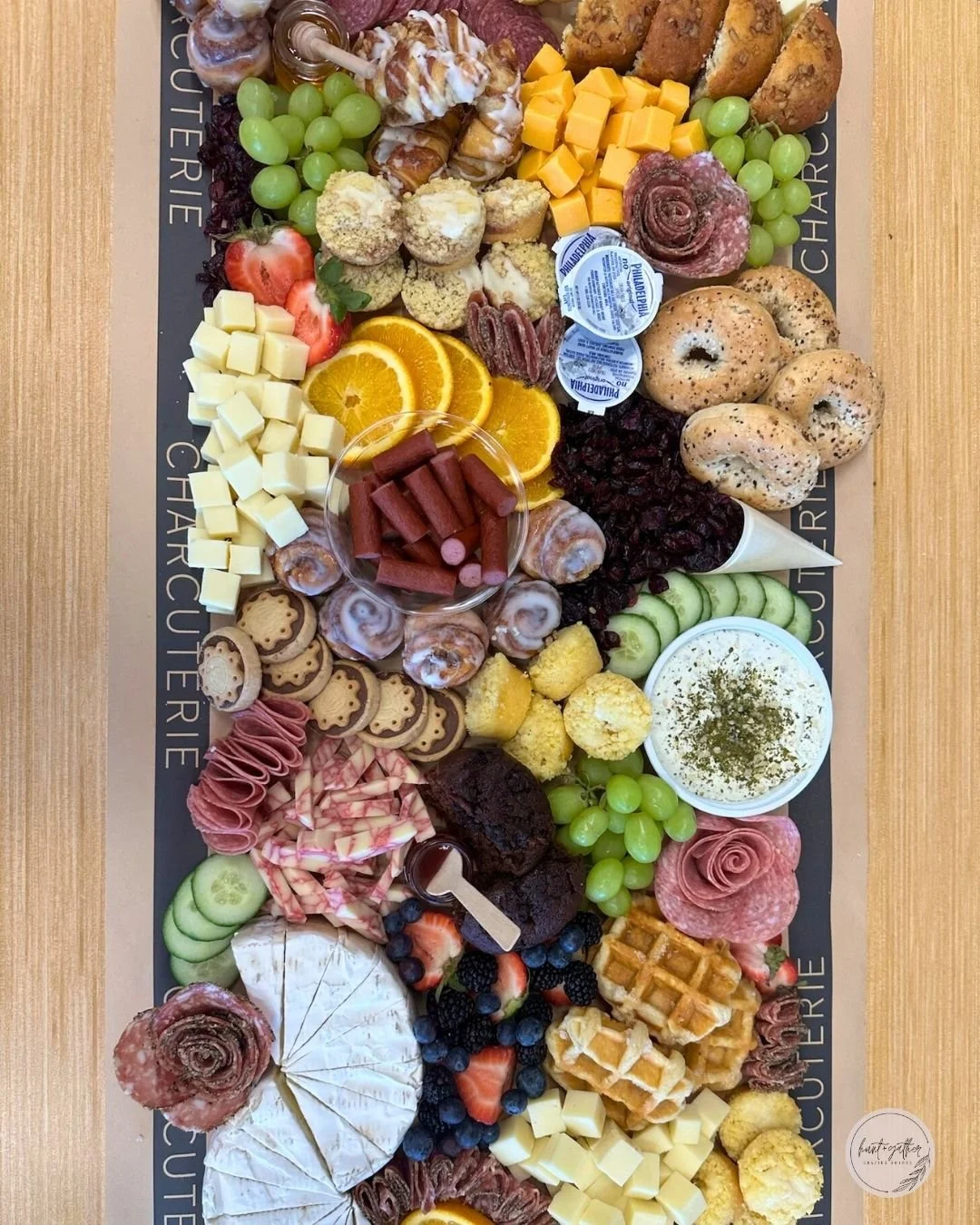 Sunday smiles powered by brunch 😁 

#HuntAndGatherGrazing #Charcuterie #BrunchBoard #SmallBusiness #DowntownLaCrosse