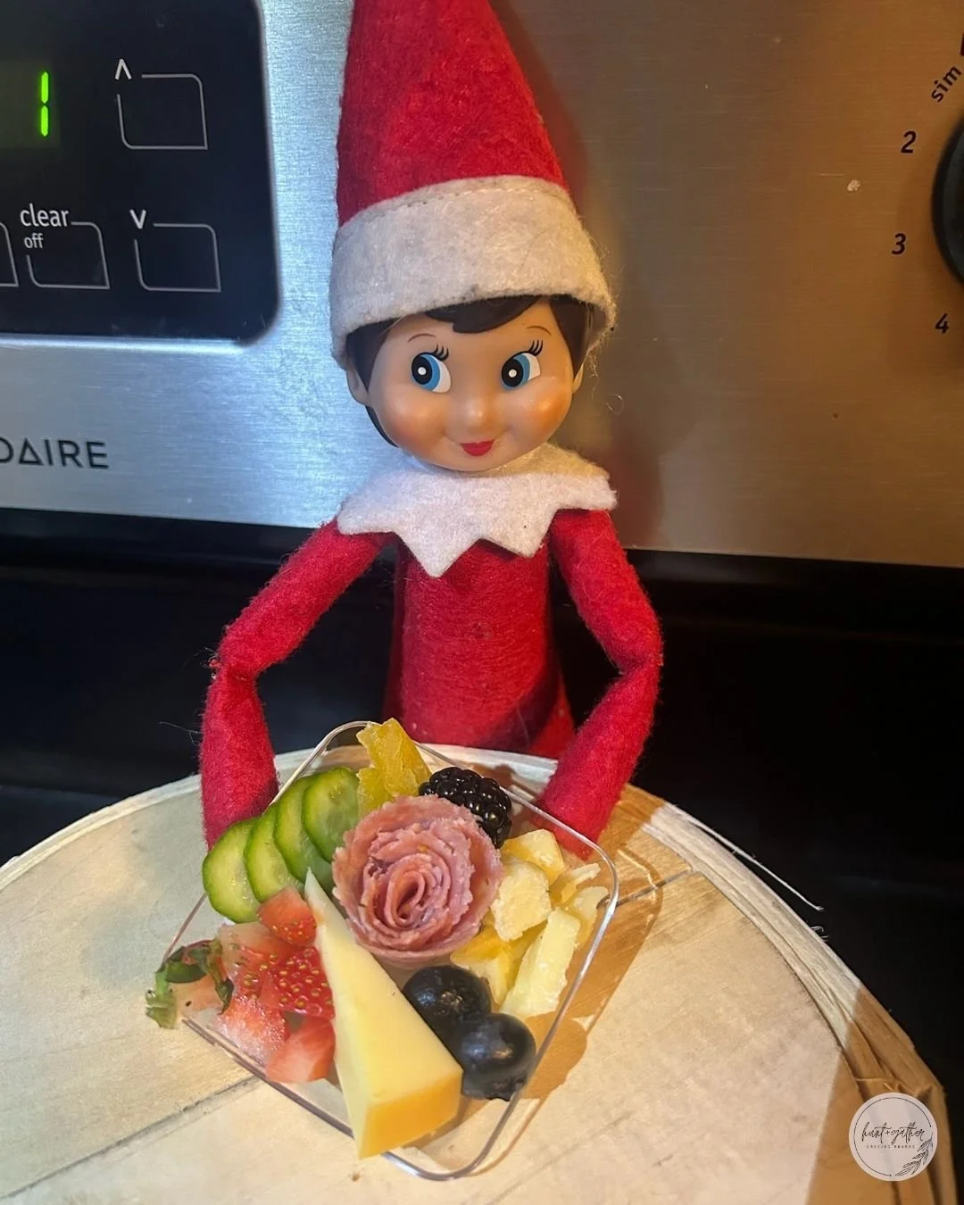 Turns out, elves love Hunt + Gather too! Mini board, major holiday vibes 🎅🏼🎄

#HuntAndGatherGrazing #Charcuterie #SmallBusiness #DowntownLaCrosse