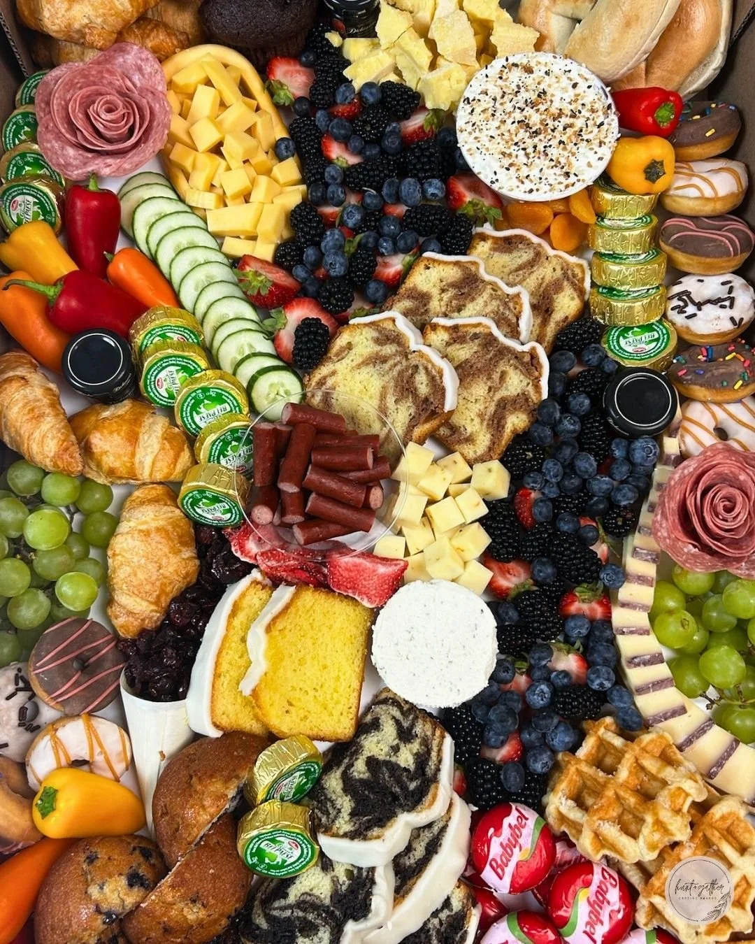 All your brunch favorites in one board 🥯🍓🧇

#HuntAndGatherGrazing #Charcuterie #BrunchBoard #SmallBusiness #DowntownLaCrosse