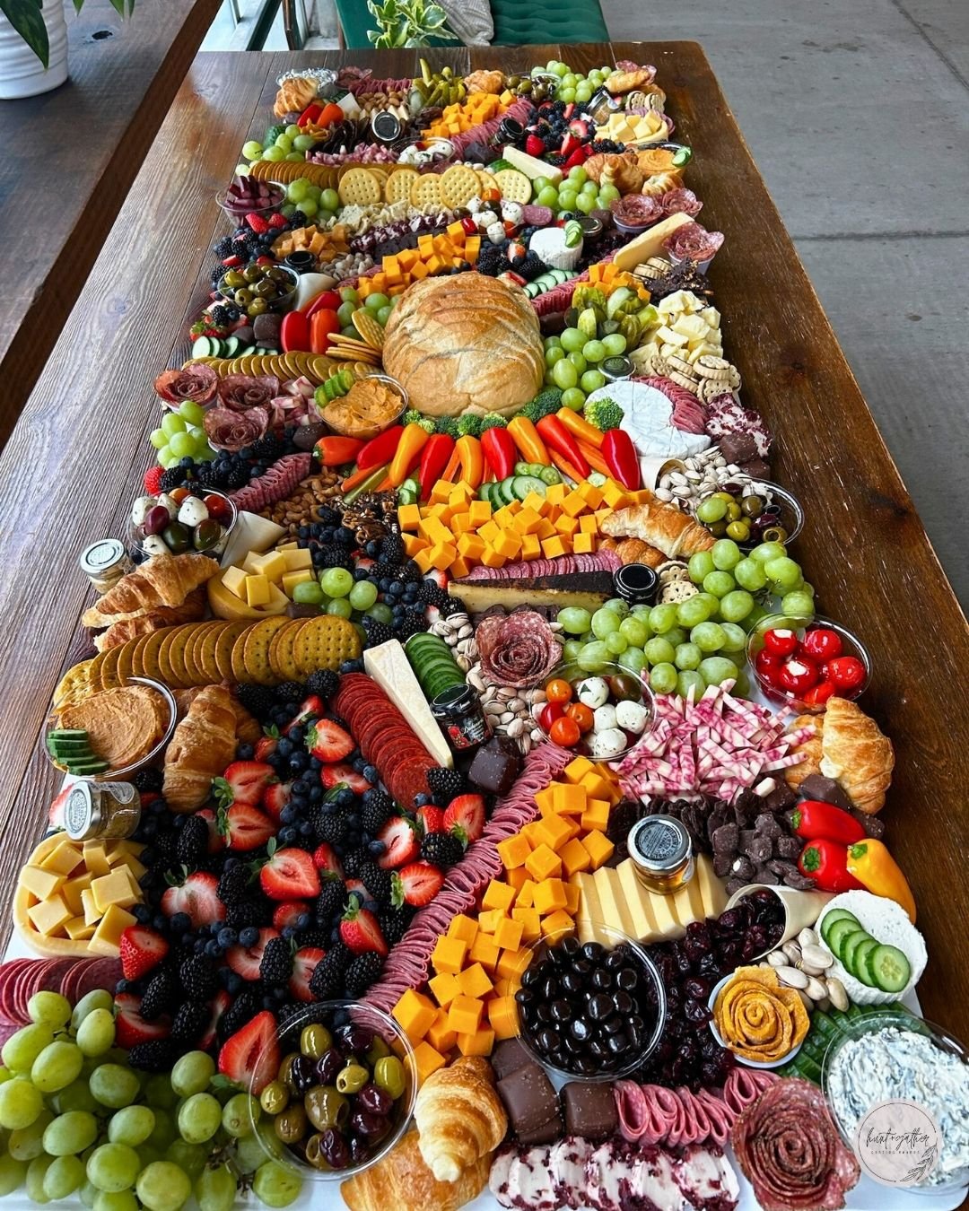Did you know that Hunt + Gather offers a Build-Our-Own-Tabletop option for wedding and event setups? With this option, our event boxes are placed together to get the feel of a longer grazing table. We just love the way this one turned out! 😍

Intere