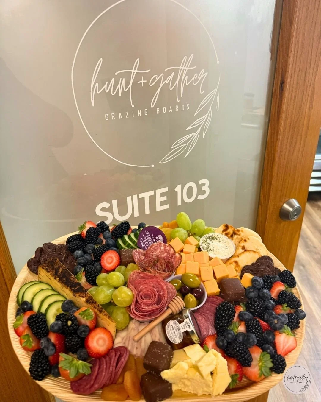 A SUITE spread coming right up! 😋

#HuntAndGatherGrazing #Charcuterie #SmallBusiness #DowntownLaCrosse