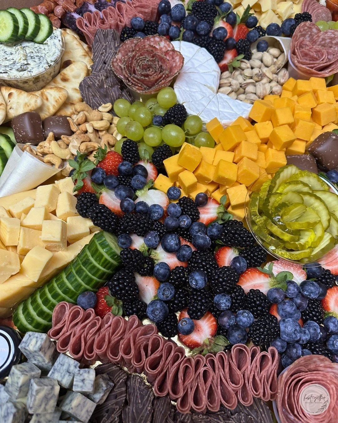 A Sunday spread to brighten your feed 😄✨

#HuntAndGatherGrazing #Charcuterie #SmallBusiness #DowntownLaCrosse