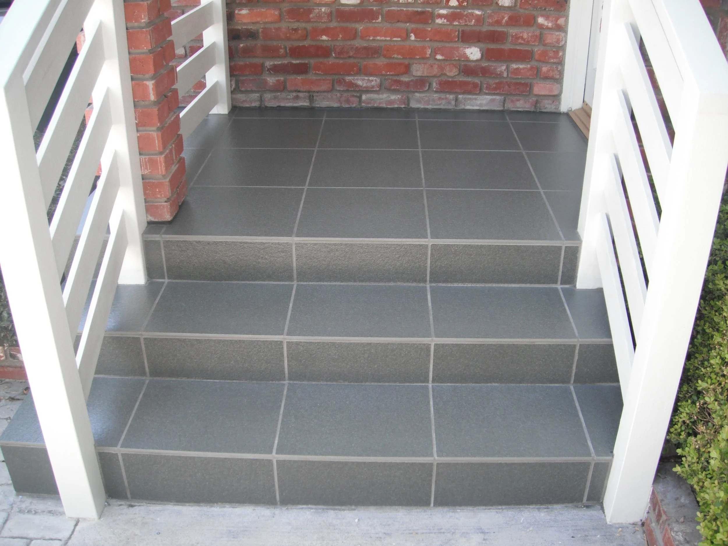 Entry Landing & Handrail - Redondo Beach — MDQ Custom Construction, Inc.