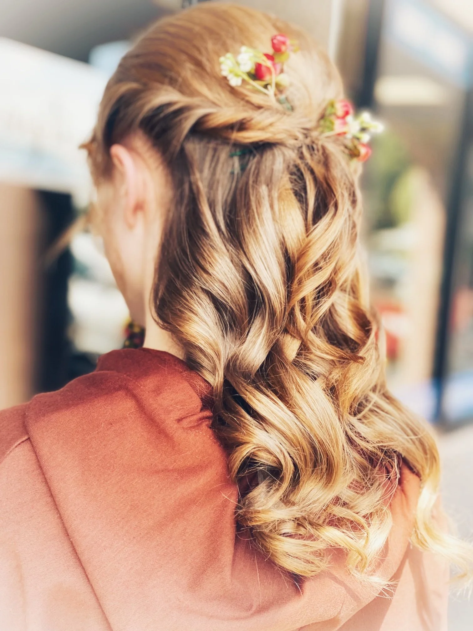 hair-style-updo- curled-flower