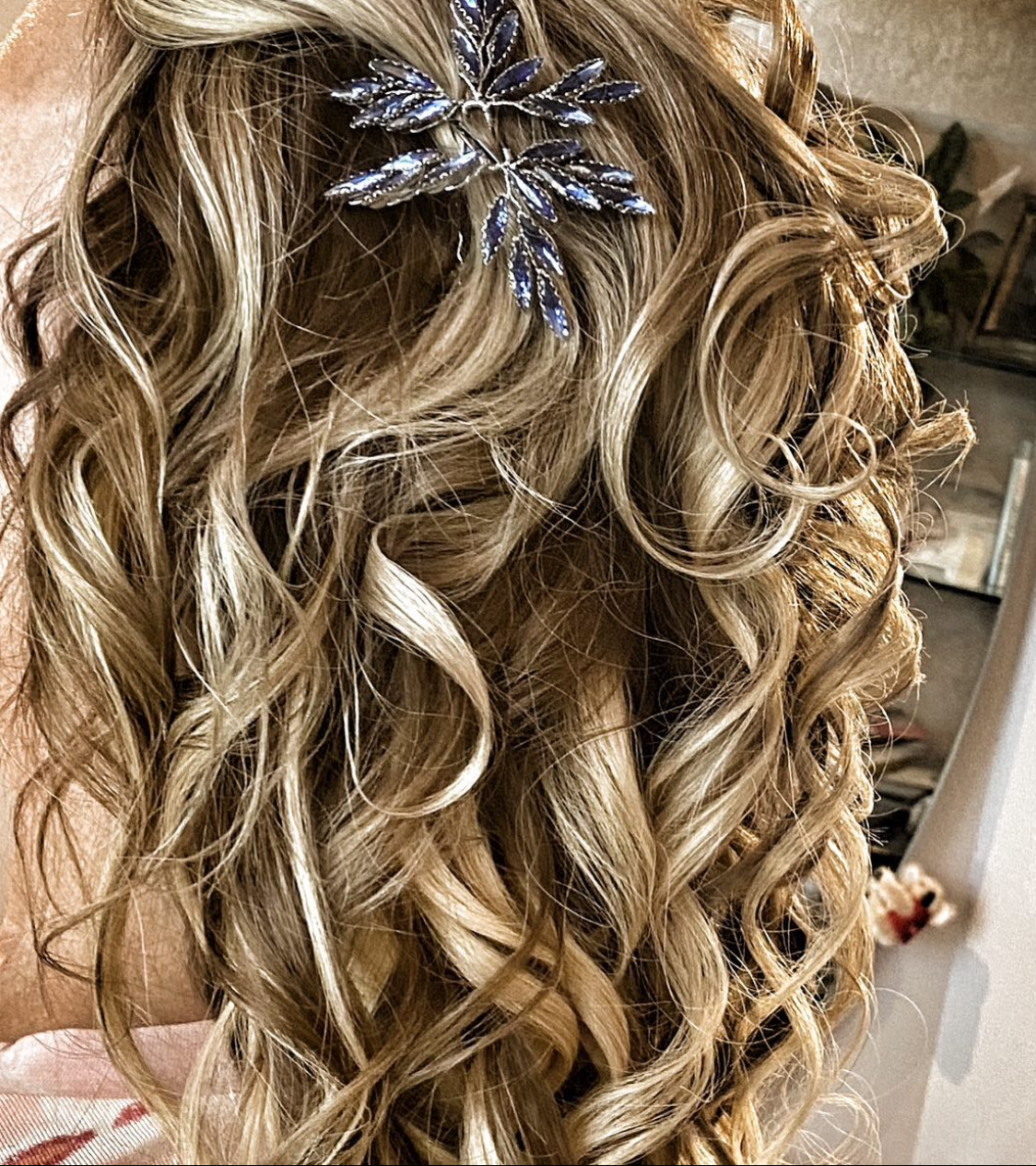 hair-style-updo-curled-clip