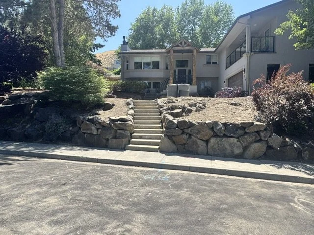 Richland boulder wall