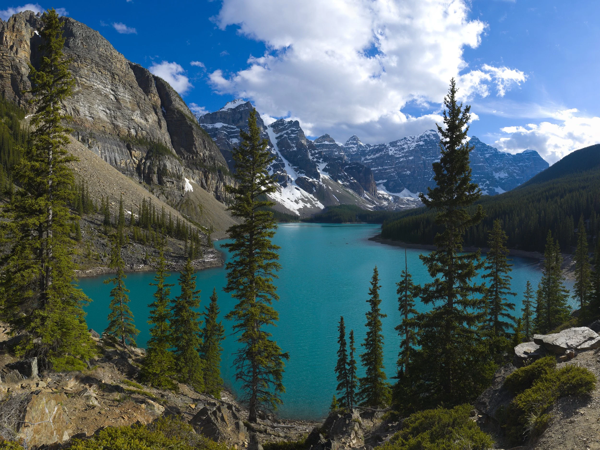 bigstock-Beautiful-Specticle-Moraine-La-21064601.jpg