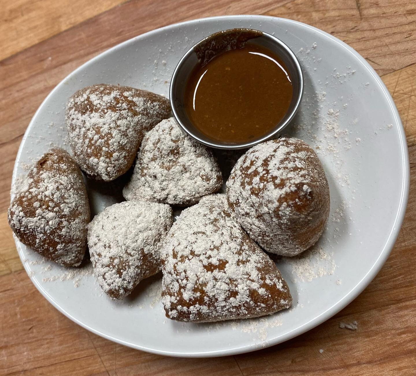 Pretend you&rsquo;re on vacation with our beignets with maple walnut sauce and dollar oysters tonight!

#roc #rocfoodies #oysters