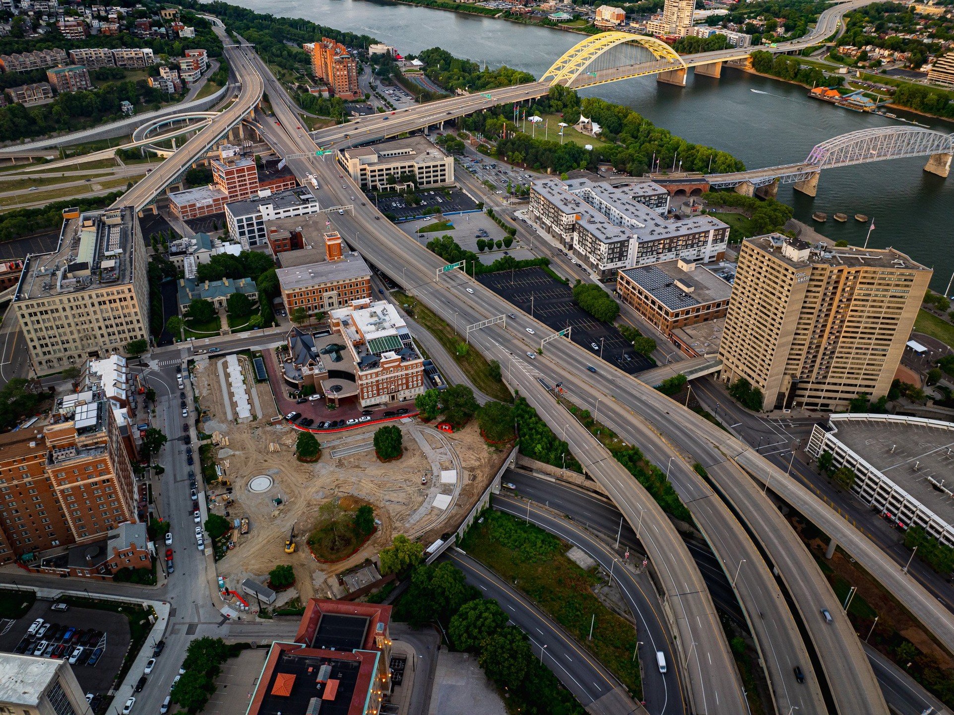 Downtown Cincinnati, OH from above! 🛣️

#cincinnati #ohiophotographer #photography #ohiosmallbusiness #drone #downtowncincy #dronephotography #aerialphotography