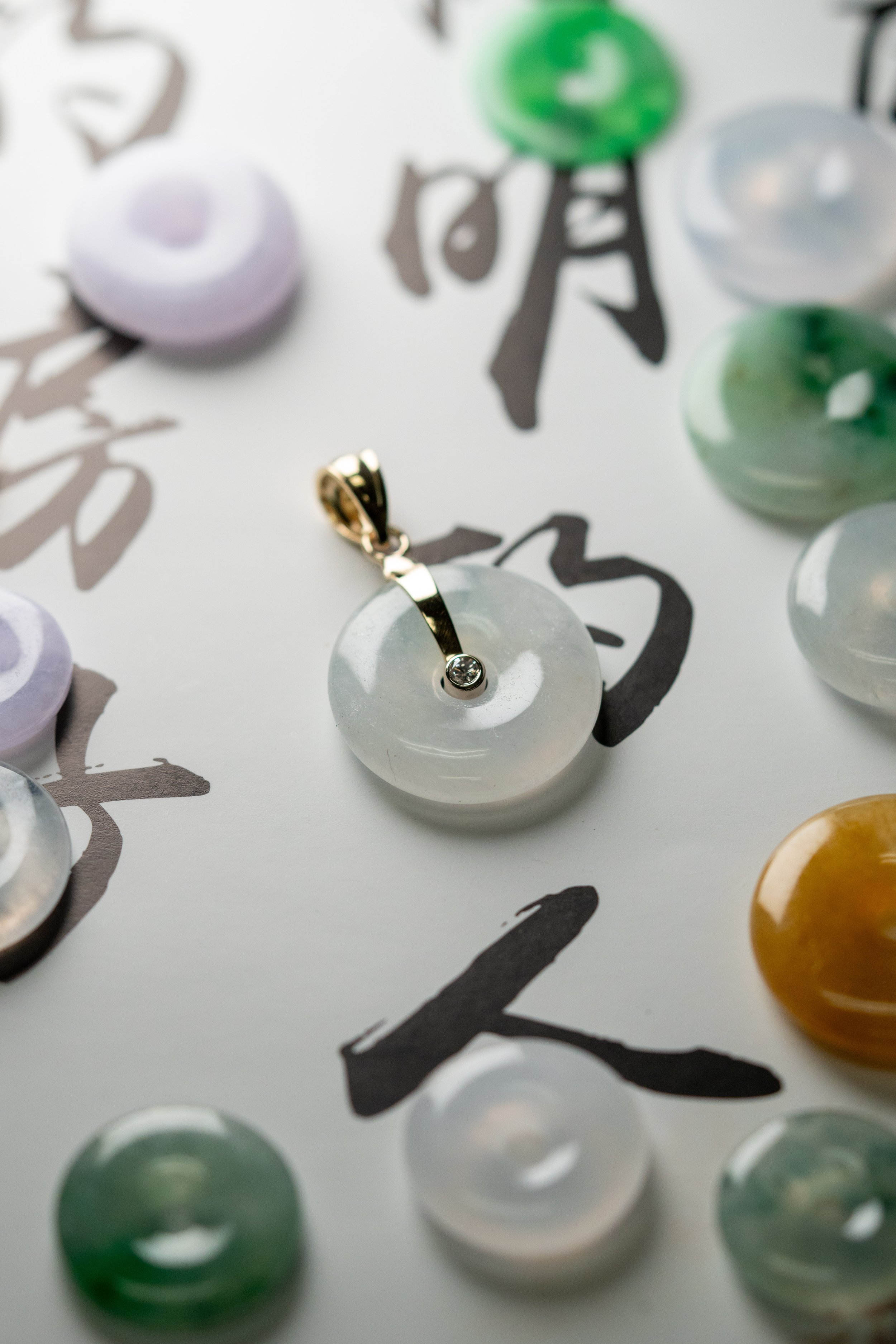 Jade Donut with Diamond (Ice White)