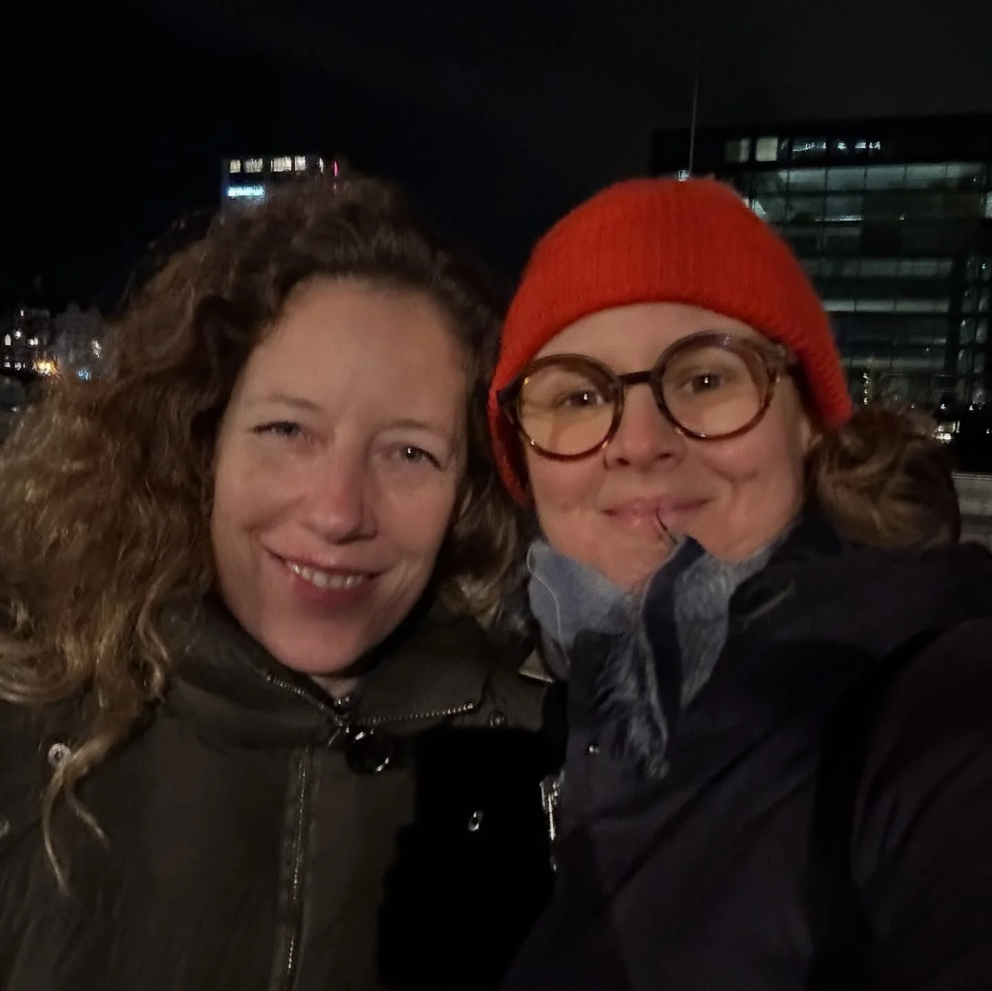 What a treat - the first proper cold dip in the ocean tonight with @katjaegmose 💙

Last time was a few months ago before the water was actually cold - outside or in the shower. 

I would never have thought in a million years I&rsquo;d be winter bath