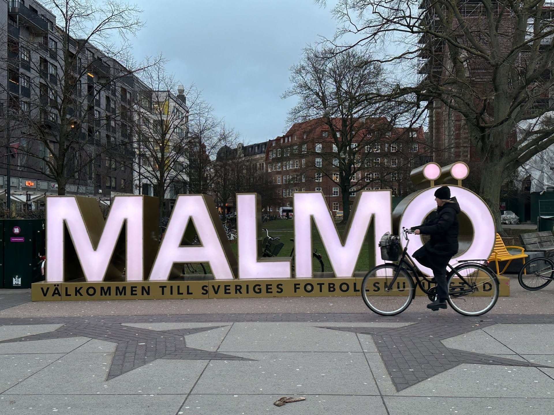 Spent some time in Malm&ouml; yesterday, in a few different meetings, talking about the future of leadership in the age of AI. 

One of them was catching up with a fellow extwobie (ex ustwobie) @01jeskin, which so kindly took me on a tour of @malmoli