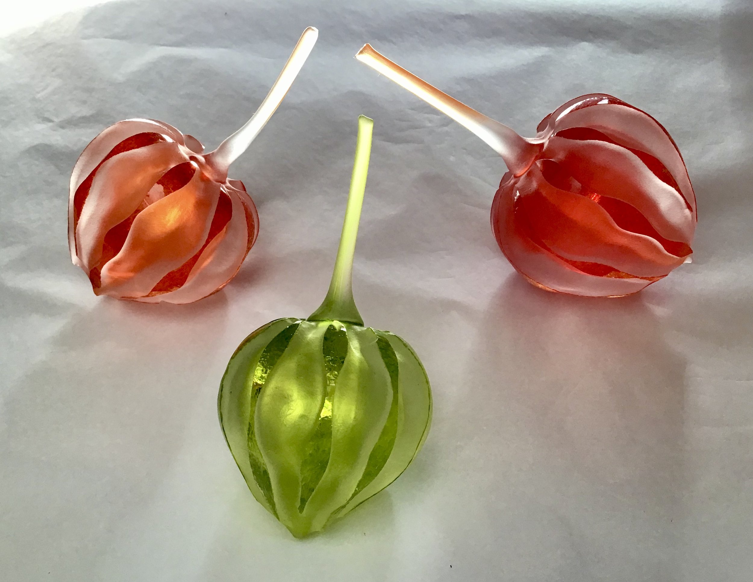 Chinese Lantern (10cm x 6cm x 6cm) Photo : N. Takenouchi