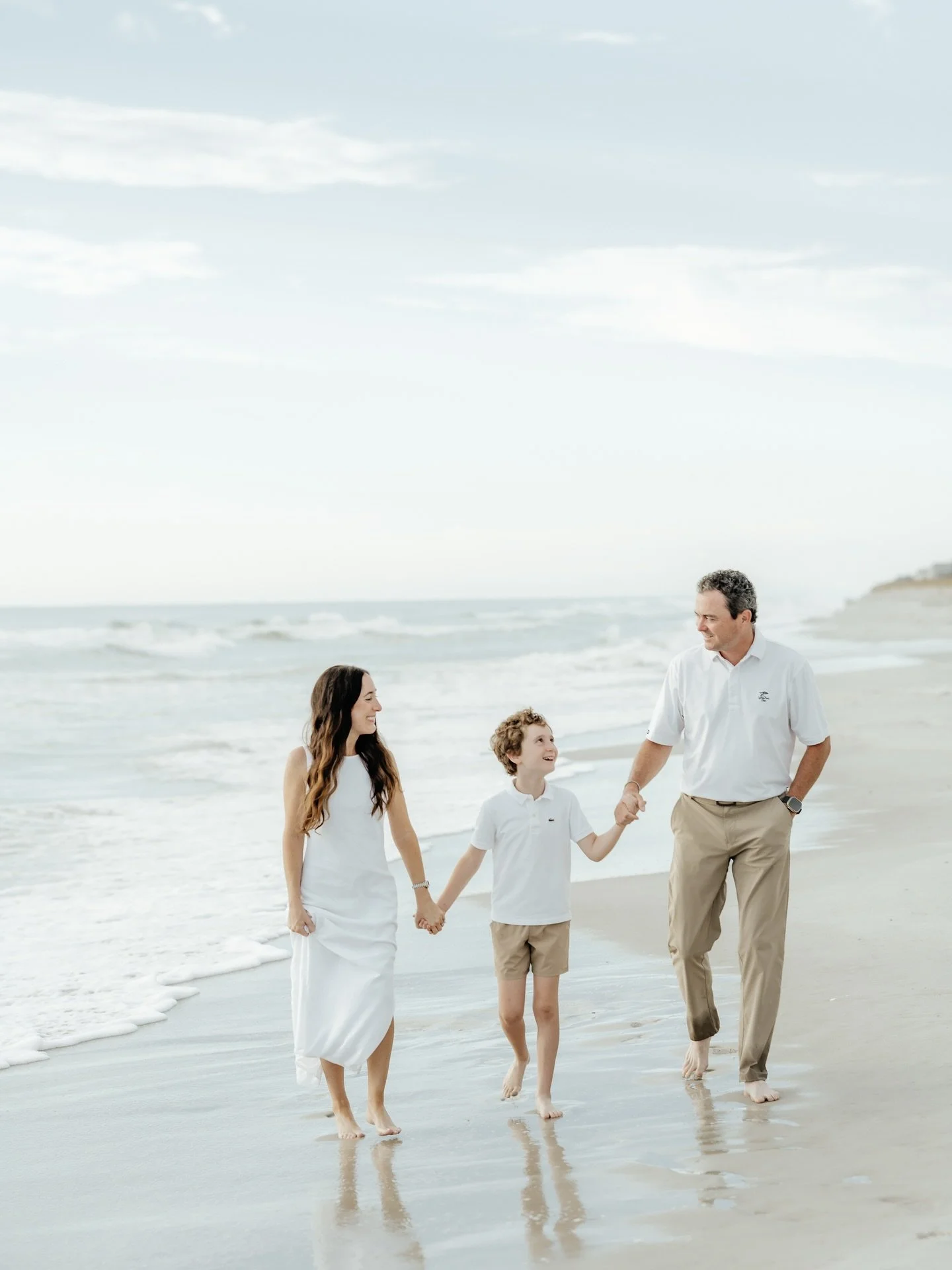 If you&rsquo;re dreaming of timeless, light-filled photos at Jacksonville Beach, this is your sign to make it happen 🤍

Captured by Jacksonville Beach photographer 🙋🏼&zwj;♀️🙋🏼&zwj;♀️ @haileecataldiphoto 

#jacksonvillebeachphotographer #jacksonv