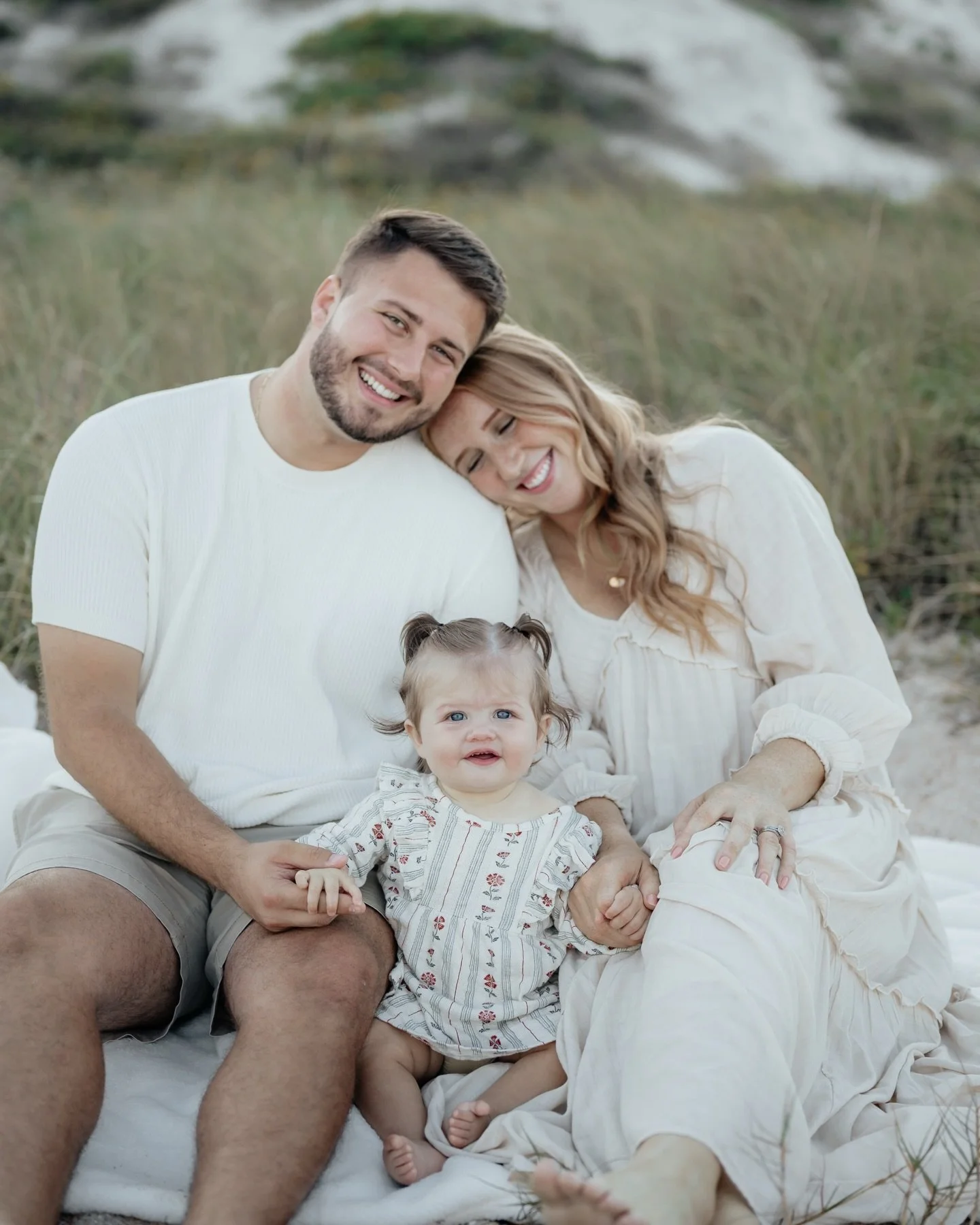 Okay wow&hellip; what a year 🥹

FULL of love from 2025. 

I became a mom AND went full time in photography&hellip;two things that changed my life forever.

late nights, early mornings&hellip;all worth it. 

So thankful for this dream job, and every 