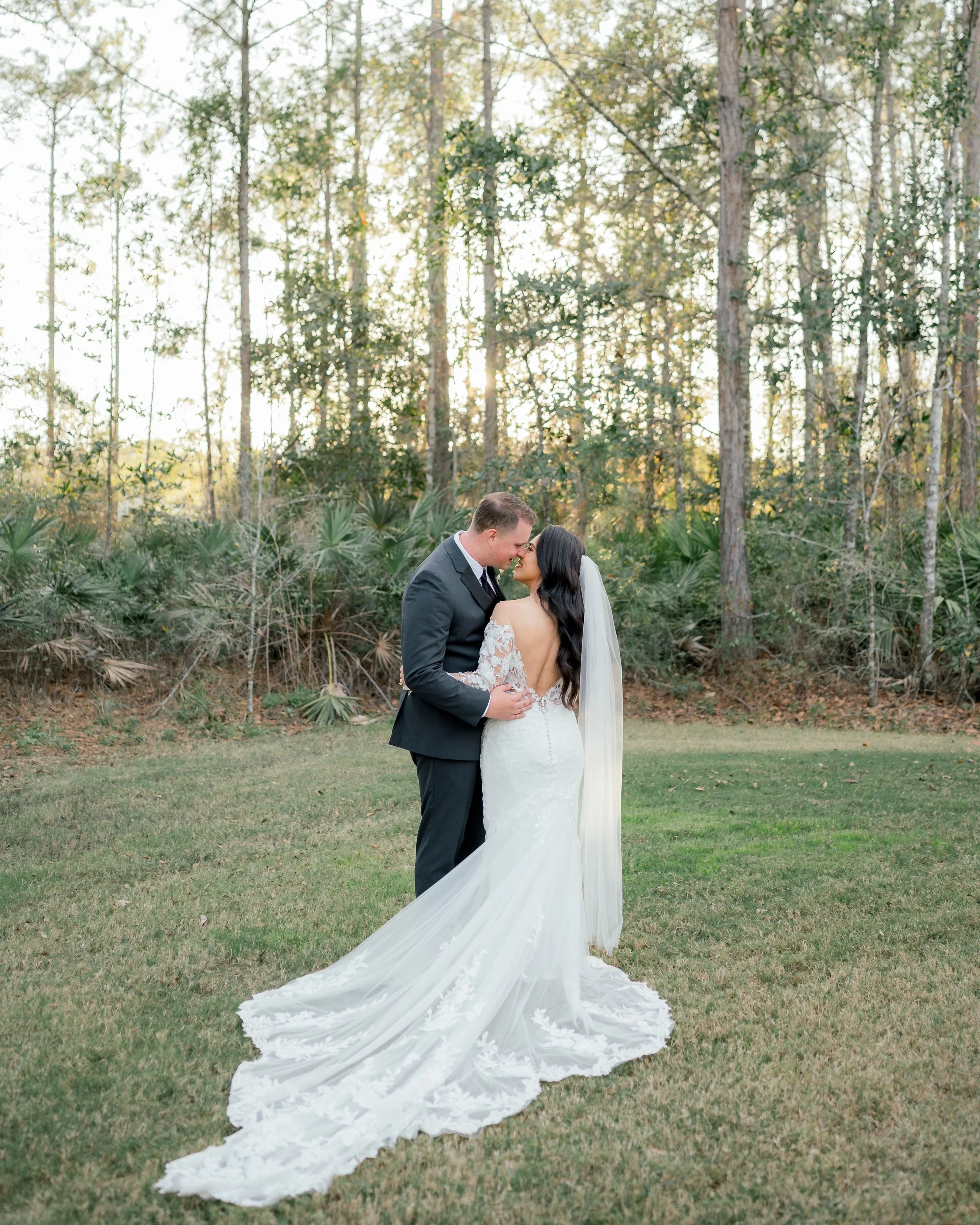 bride groom kissing sunset manor at 12 oaks