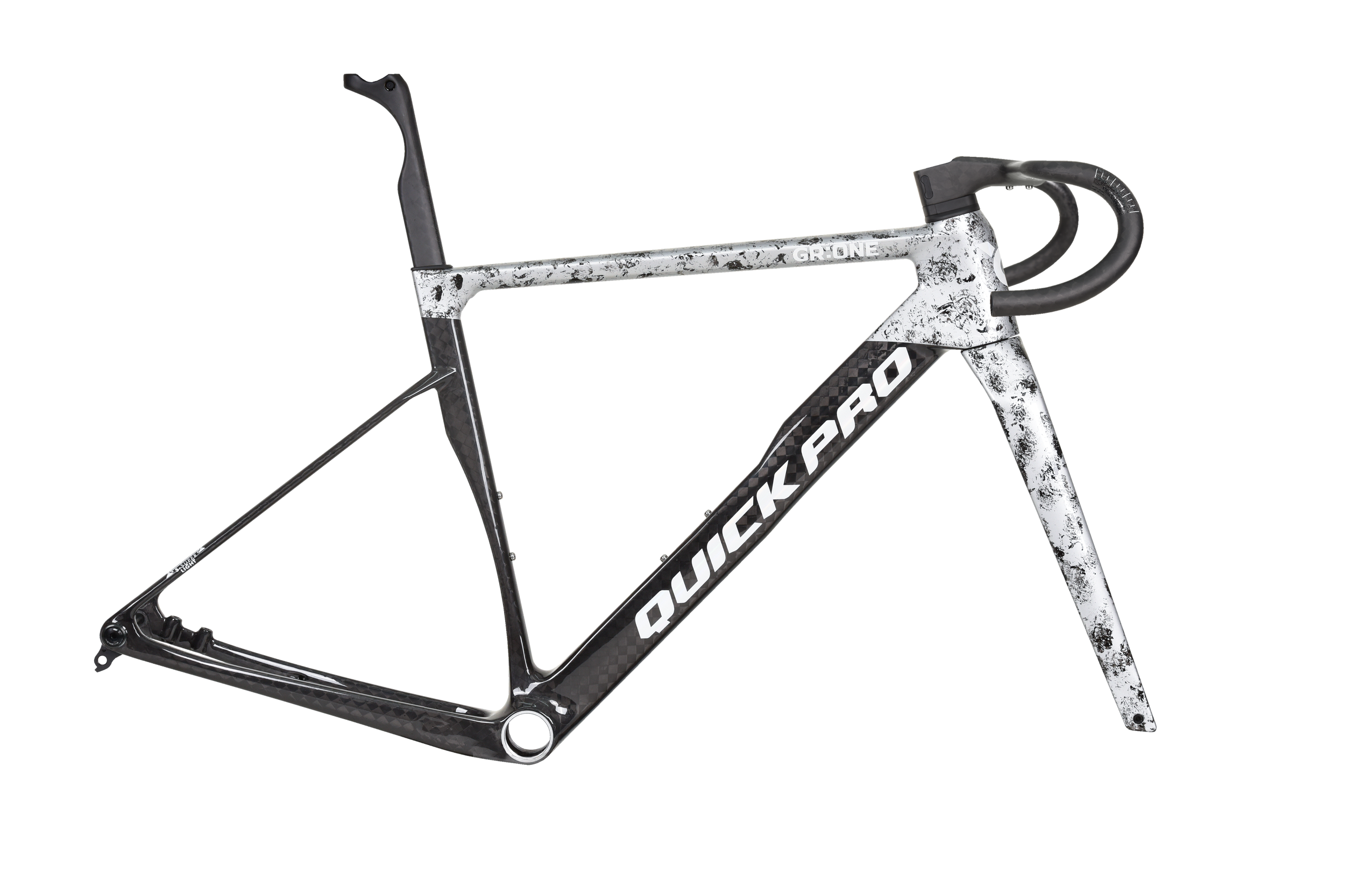 03_Diamond_Black_Optional_Cockpit_Shown.png