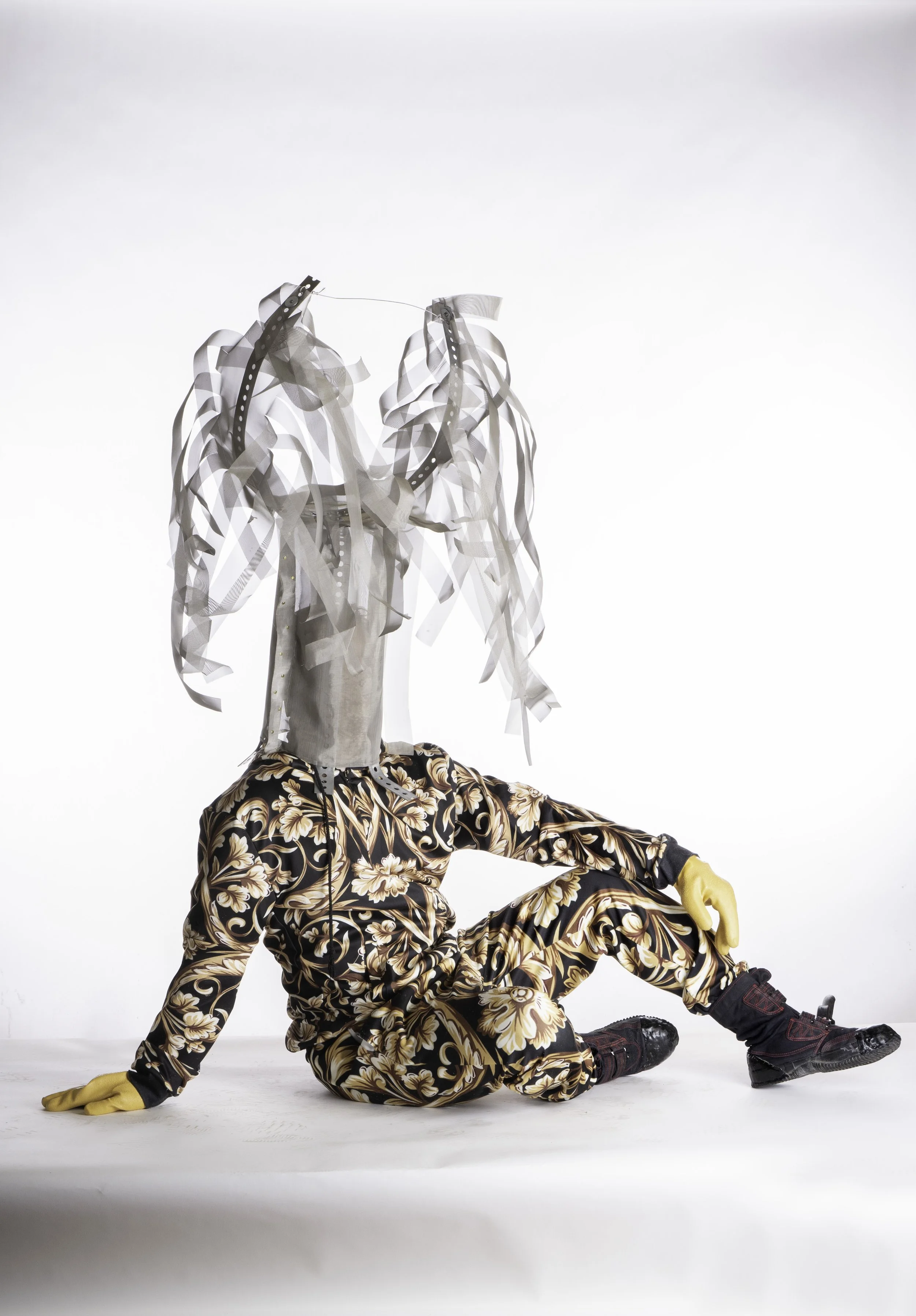 Walking Talking Wallpaper
Found objects, stainless steel mesh
7' x 3' x 1'
2021