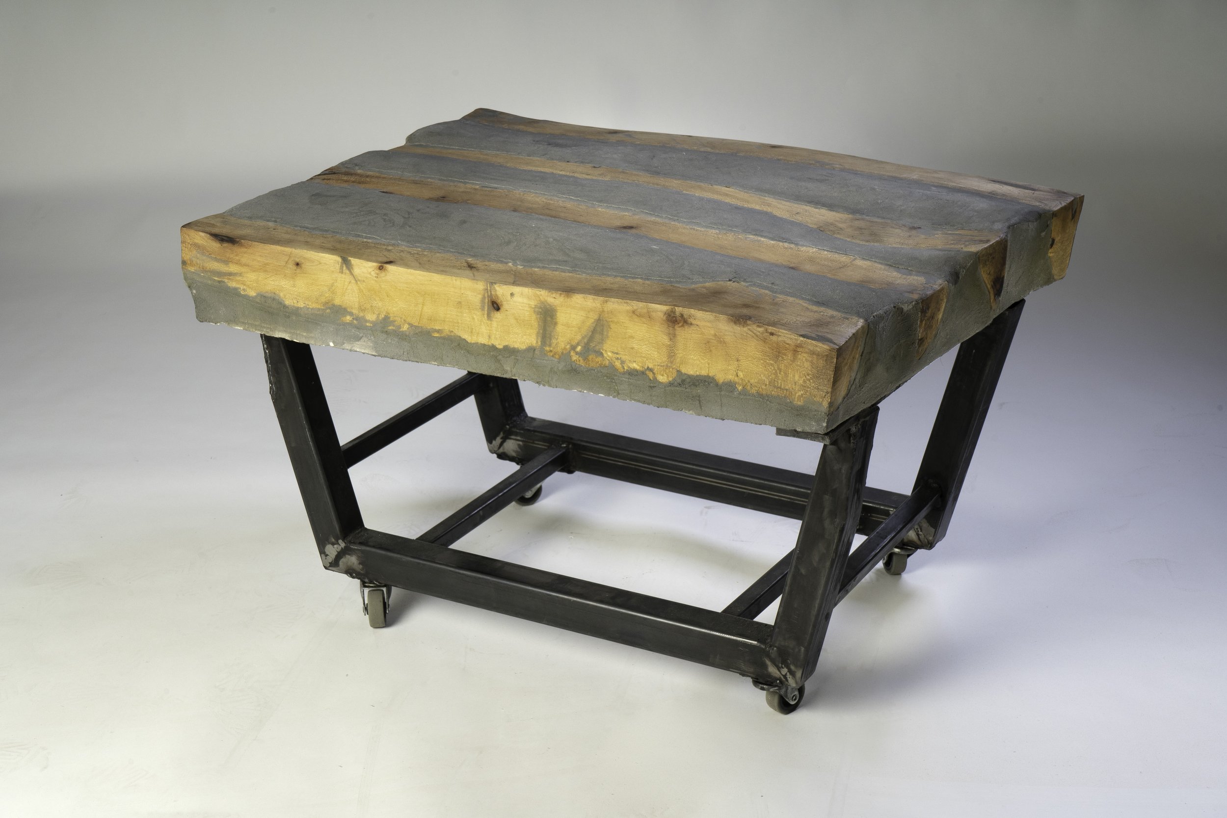 Dream Weaver
2'1" x 3' x 1'10"
Reclaimed beech tree, concrete, polystyrene foam, MIG-welded mild steel, plastic casters
2020
