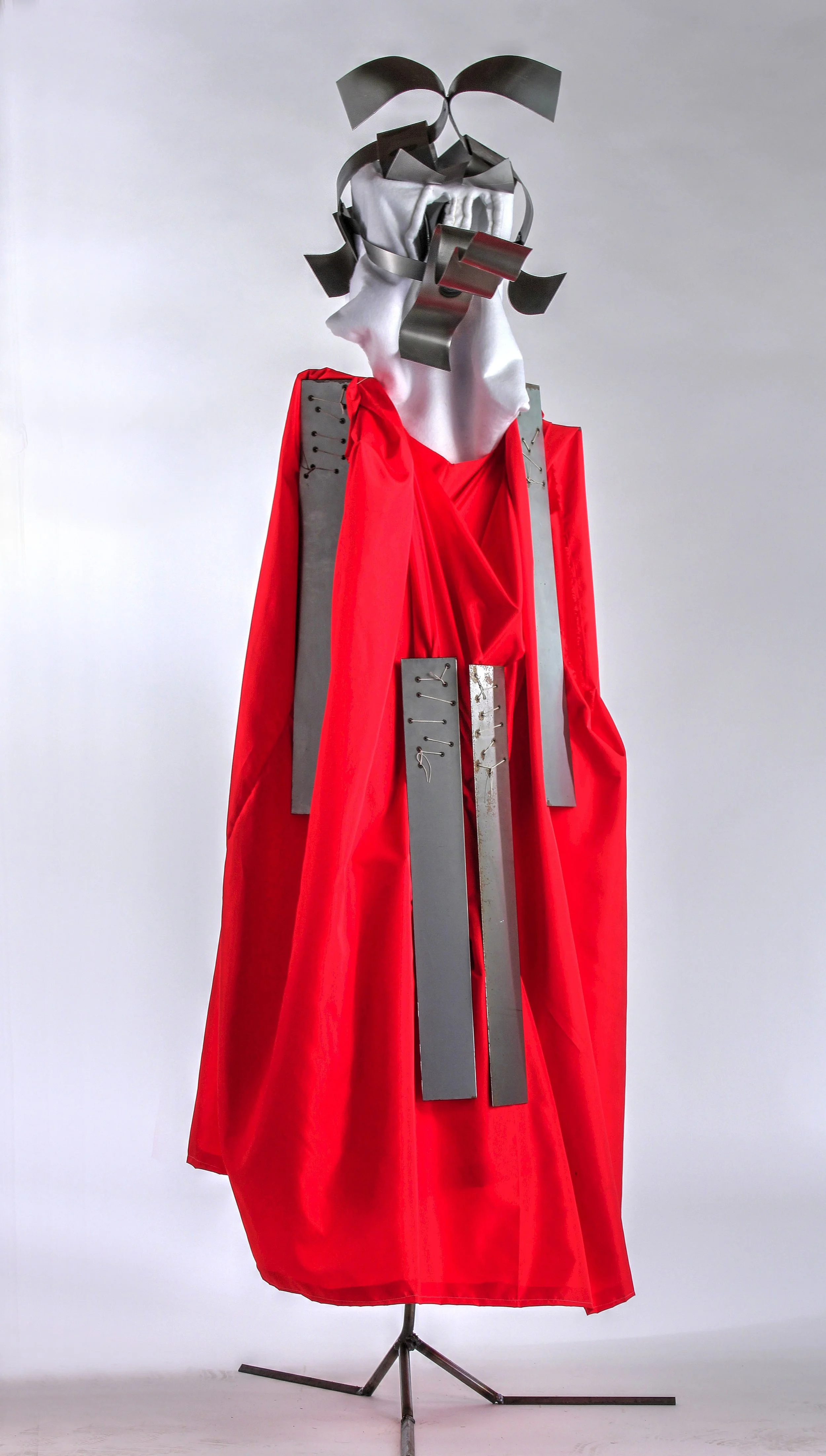 Cross at the Corner
2'6" x 6'6" x 2'6"
TIG-welded mild steel helmets, hand sewn fabric robes
2015