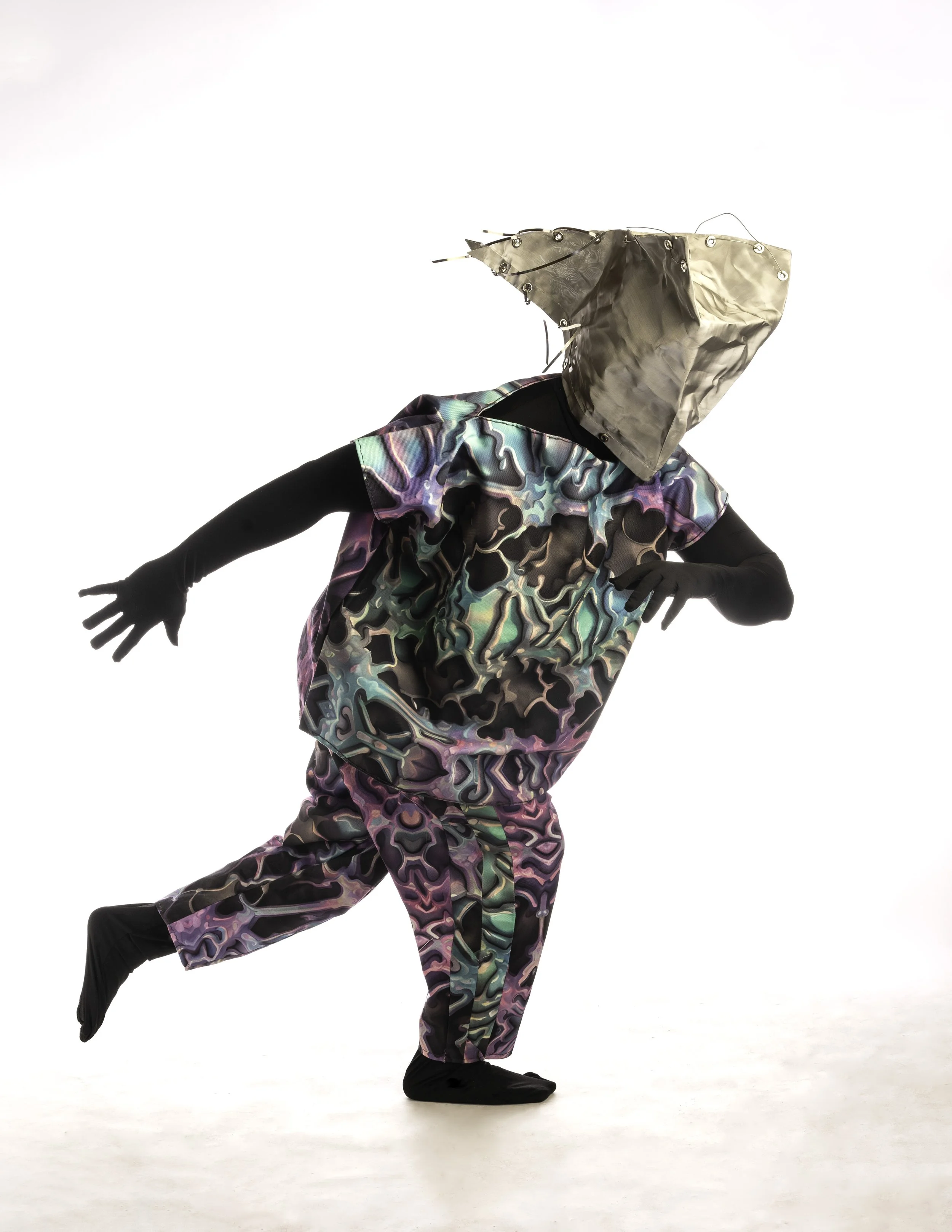 Feet don't fail me now
2025
Stainless steel mesh, printed fabric, spandex