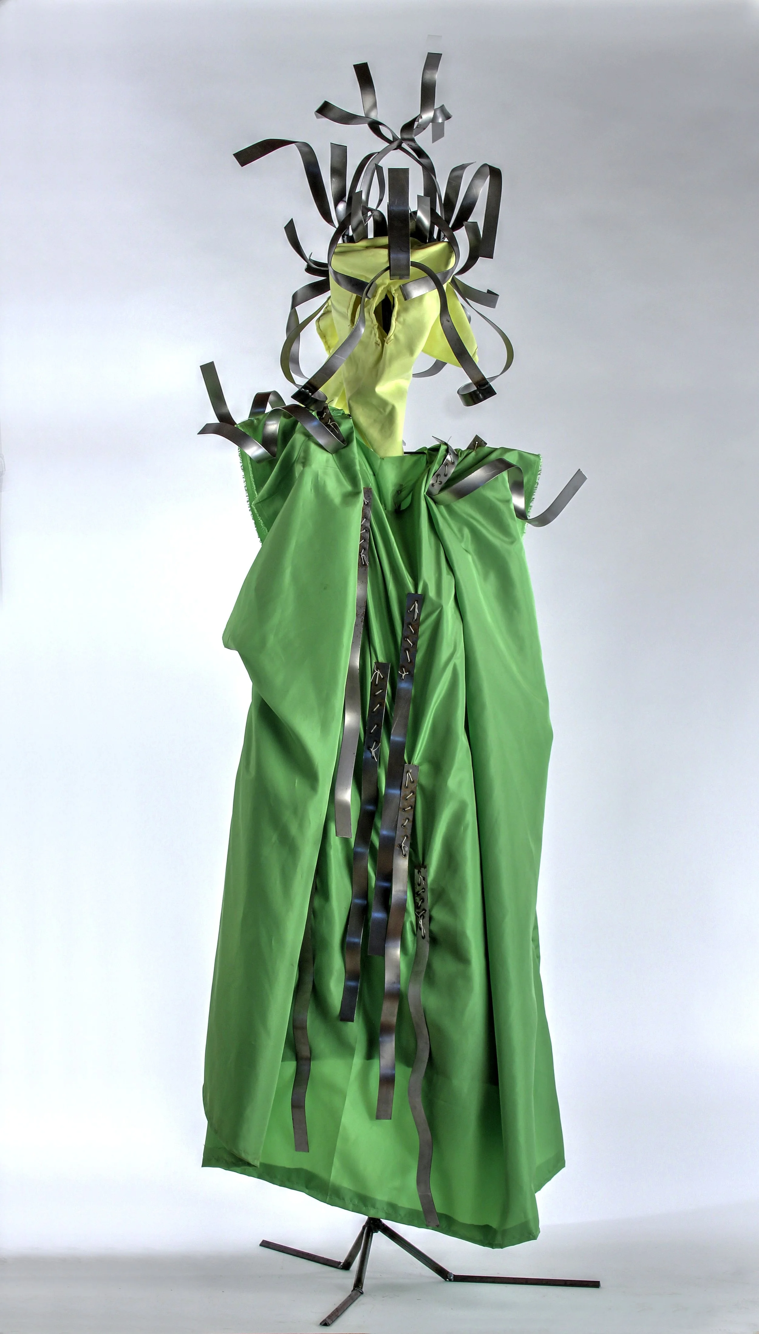 Curves Ahead
2'6" x 6'6" x 2'6"
TIG-welded mild steel helmets, hand sewn fabric robes
2015