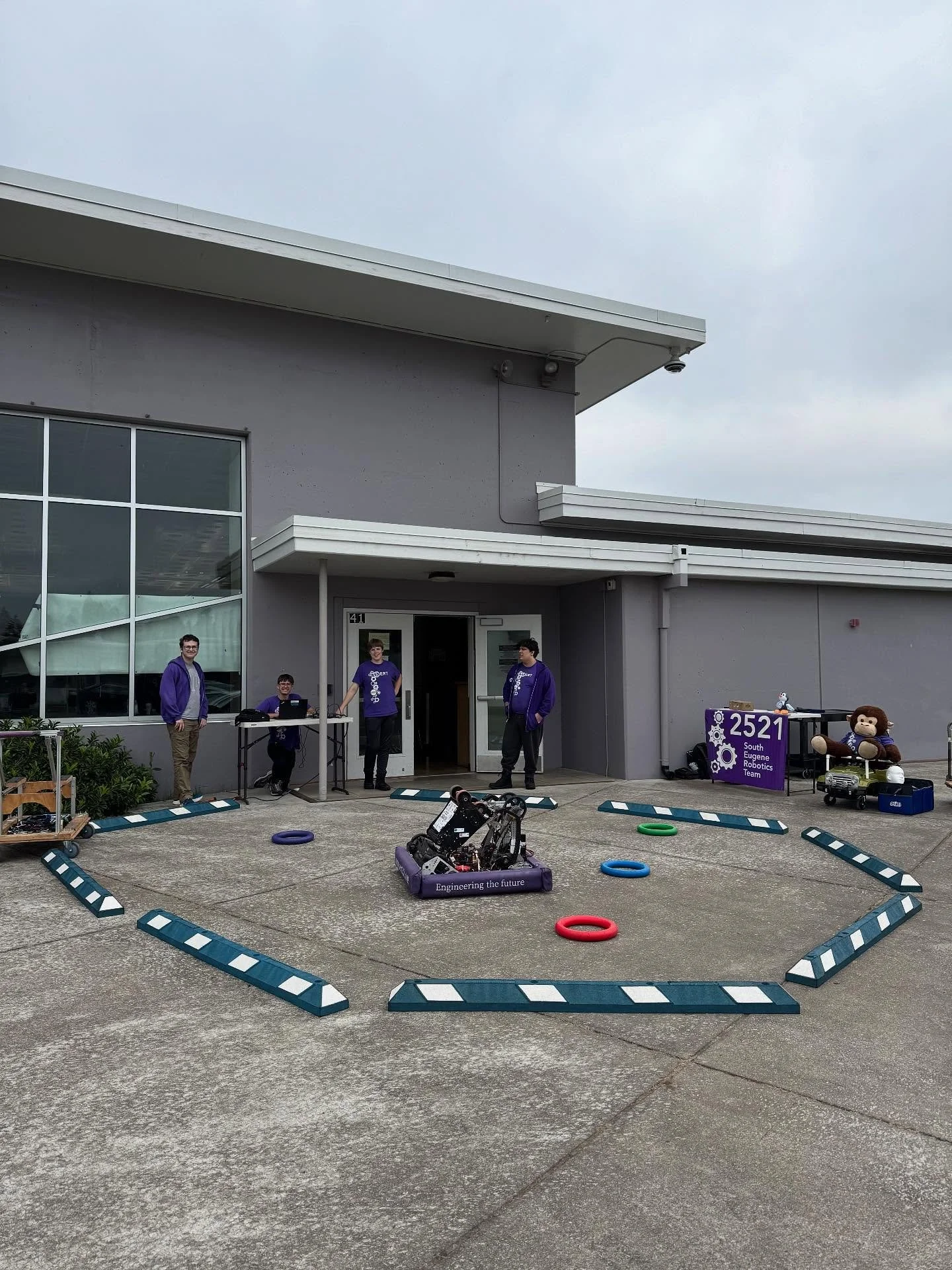 Come drive a robot outside the SEHS cafeteria! We&rsquo;ll be here until lunch is over.

#sehs #southeugenehighschool #sert2521