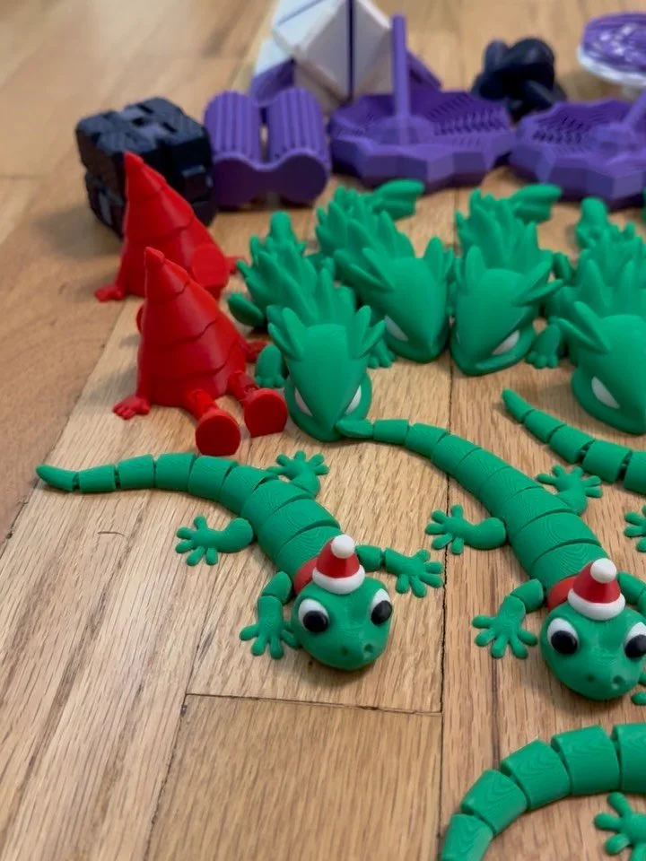 Happy Holidays! In mid-December SERT learned about a local youth shelter that was hoping to get some fidget toys for their guests to help with feeling calm and regulated. Together with @digitaldragonsftc we 3D printed a bunch of fidget toys to donate