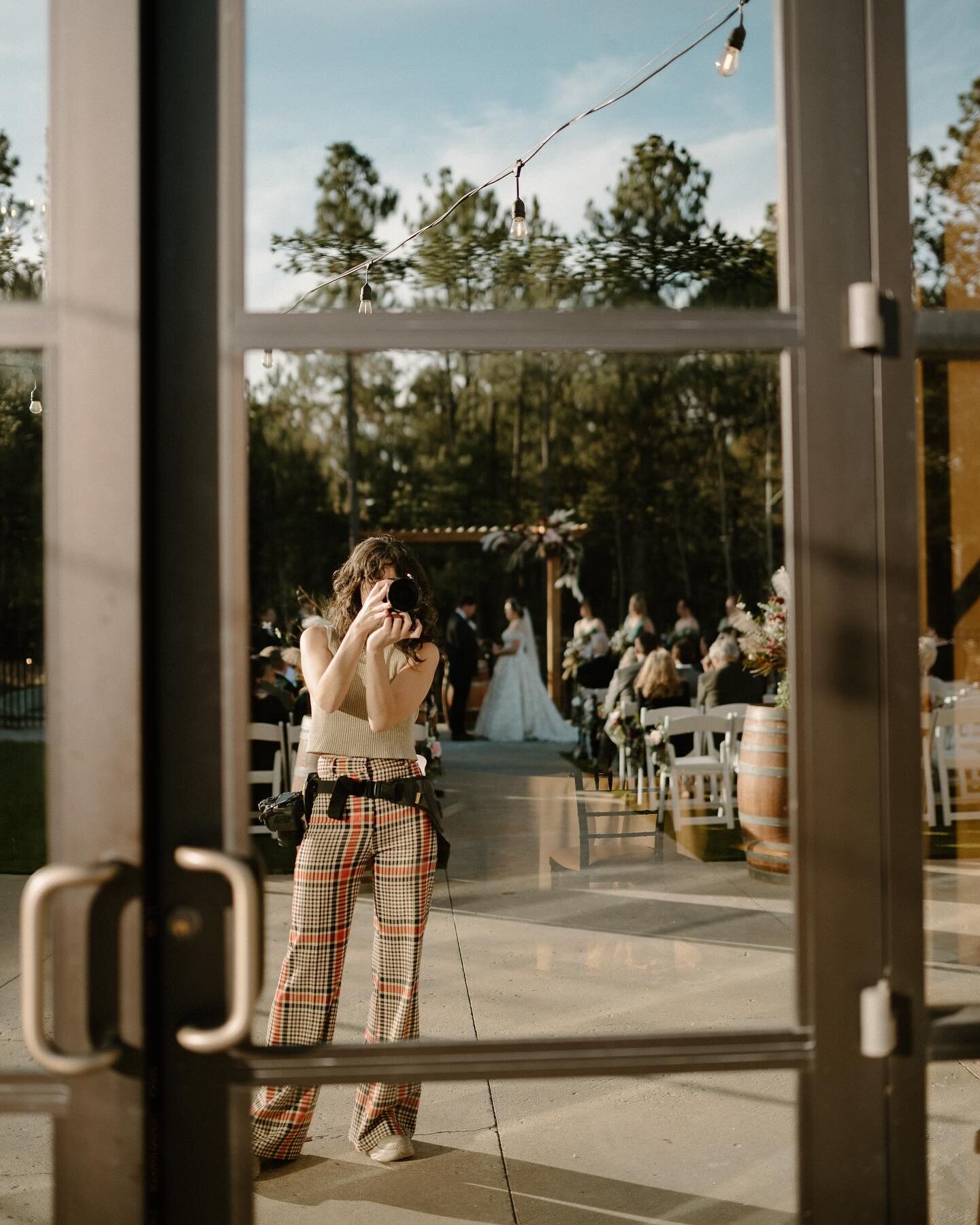 In honor of my last wedding of 2023 a couple days ago, please enjoy this little passion project I like to call &ldquo;mirror selfies on the job.&rdquo; I always joke that there&rsquo;s very little proof that exist since I&rsquo;m always behind the le