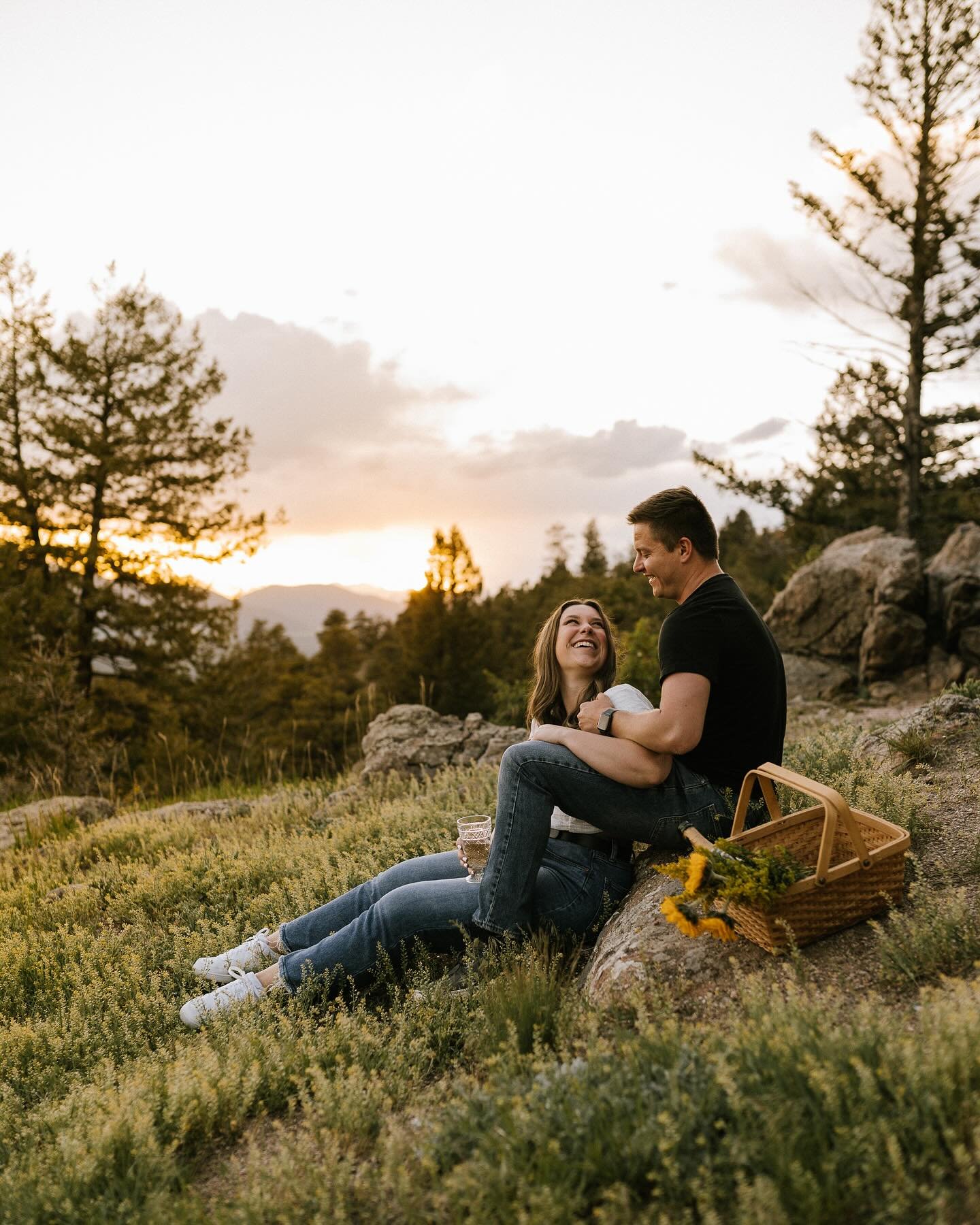 It&rsquo;s gonna be a good day
.
.
.
.
.
.
#engagementphotos #engagementinspiration #coloradoengagementphotographer #coloradoengagement #coloradophotographer #engagedincolorado #picnicphotoshoot #couplesshoot #mountainengagement