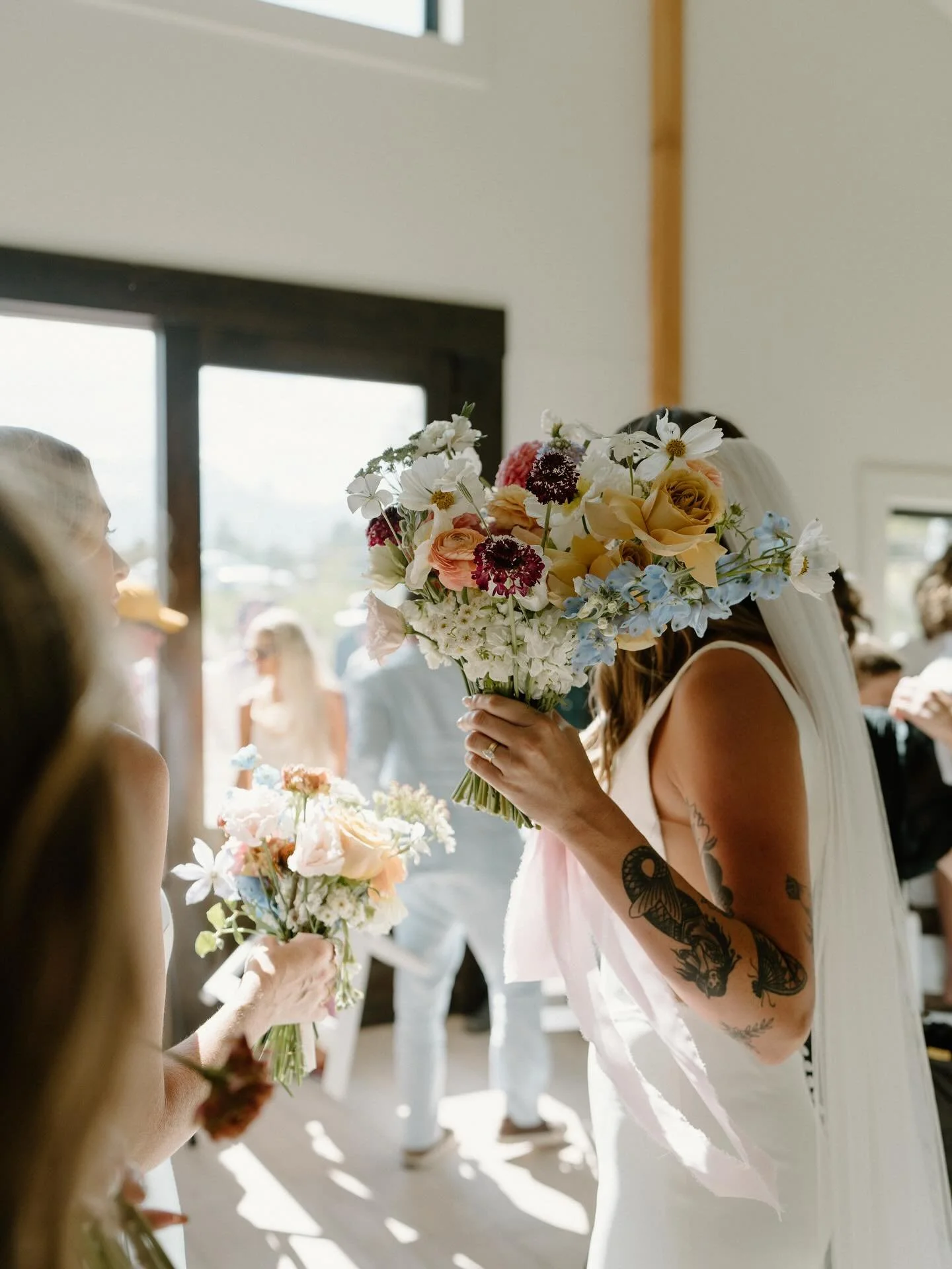 Throwing it back to this stunning day cause I&rsquo;m excited to be back in summit county this week babyyy
.
.
.
Venue + dessert: @halfbakedharvest 
Flowers: @ladysunshinefloral 
Catering: @carrerastacos 
Couple: @brennalgerard @trevorggerard 
.
.
.
