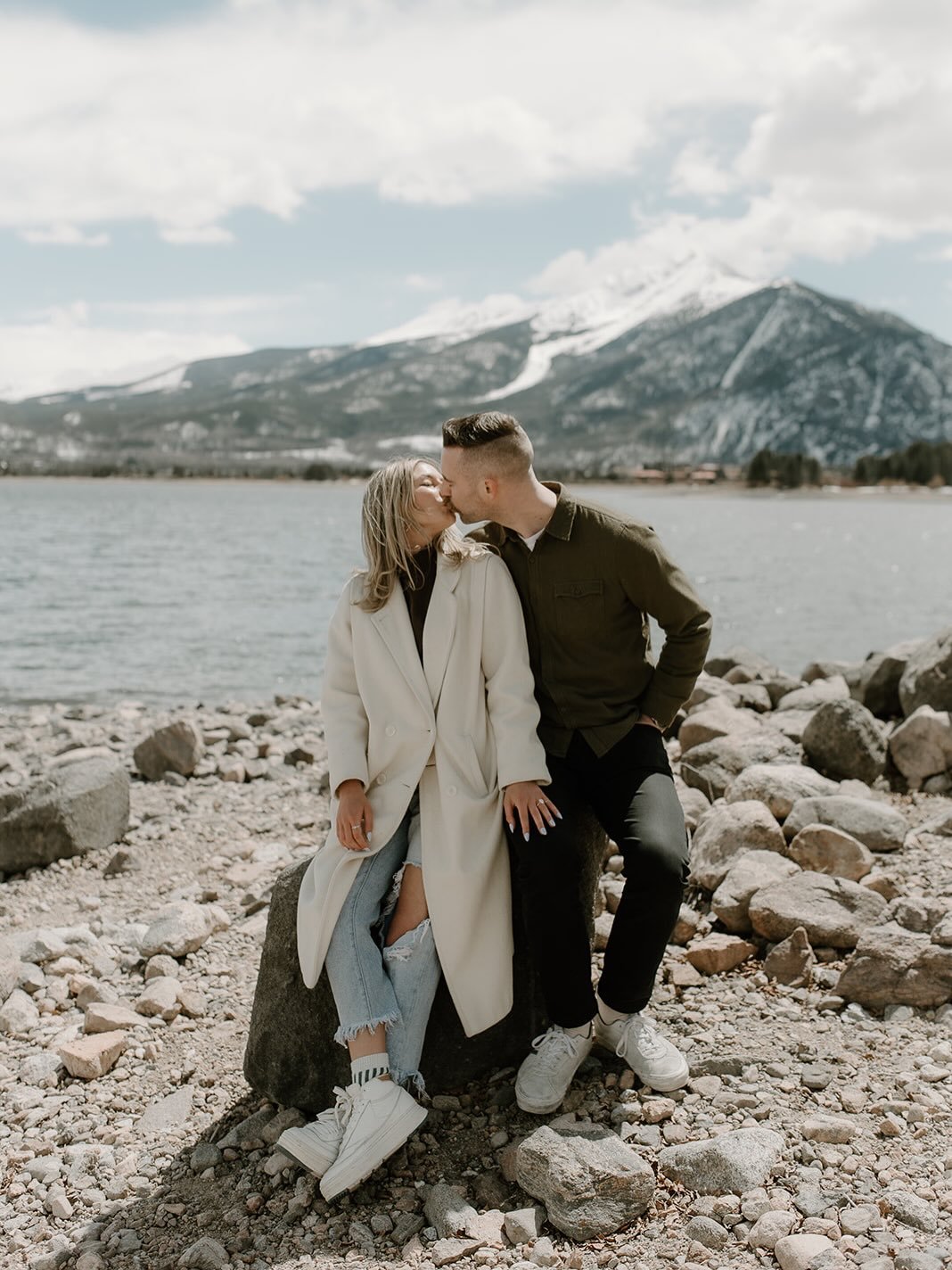 Oh how I love proposal season&hellip; and the adrenaline rush of proposal photography. 

#coloradoproposalphotographer #coloradoproposal #coloradoengagementphotographer
