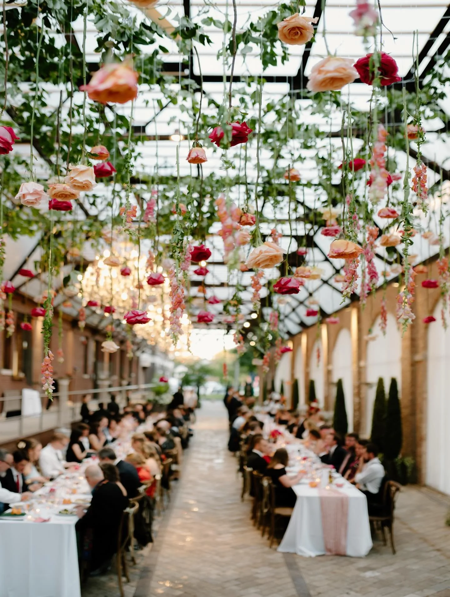 Pardon me while I obsess over this reception design literally forever.

Venue @bridgeportartcenter 
Photography @_mkrphotos 
Florals @stevesflowermarket 
Planning @thefinaltouchchi 
Catering @bokarestaurantgroup 
.
.
.
#chicagoweddingphotographer #we