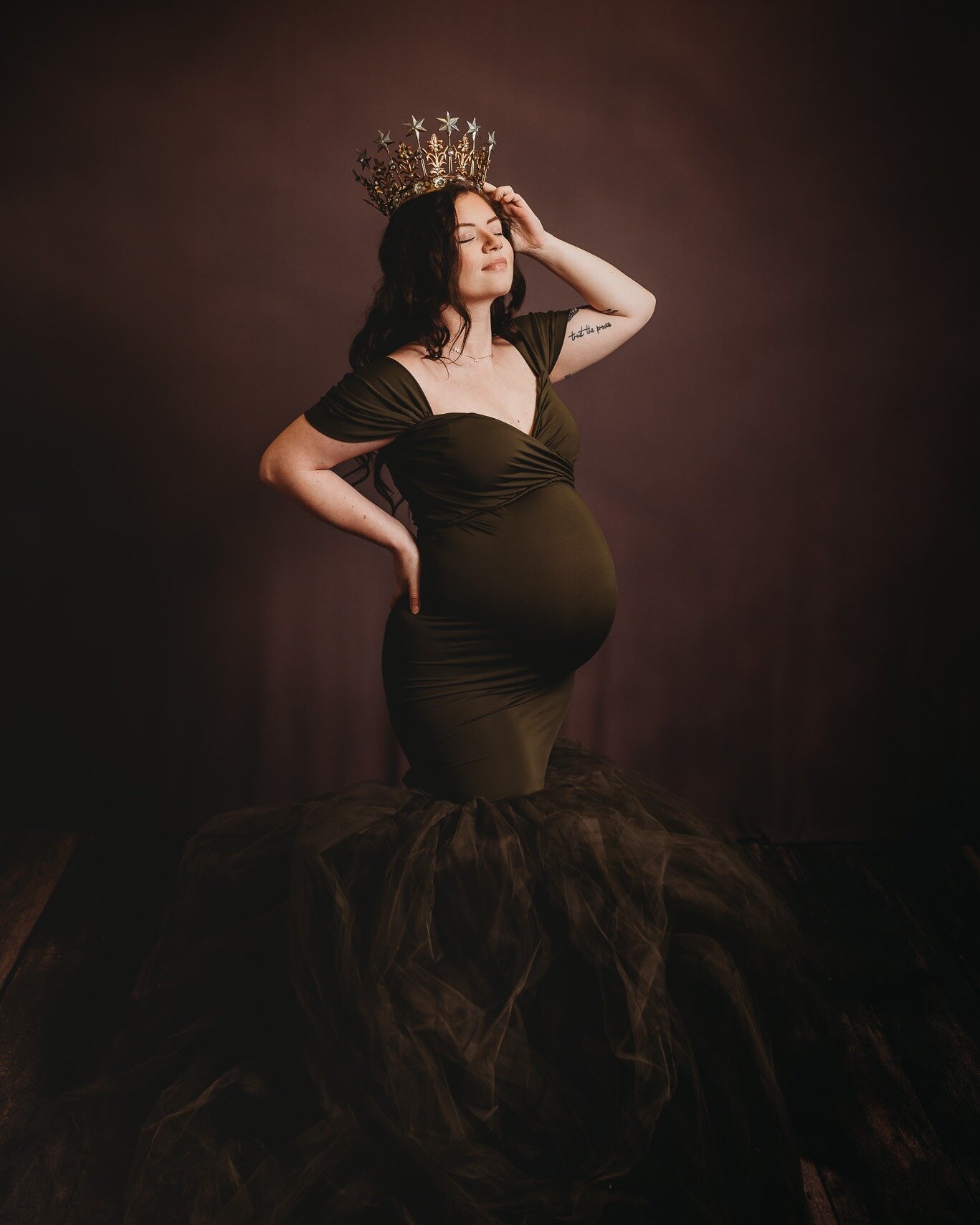 Jaiden you are absolutely radiant! I am so glad you came in town for your session! Thank you for trusting me with your maternity portraits! 
.
.
.
#jhullphotography #jhullclientcloset #illinoisphotographer #centralILphotographer #studiosession #studi