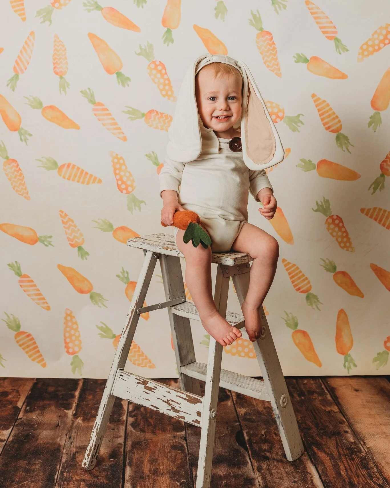 Happy Monday!!! 
.
.
.
#jhullphotography #jhullclientcloset #studiosession #centralILphotographer #centralilphotography #easter #easterbunny #easterbunnypicture #easterbunnyiscoming #easterminis