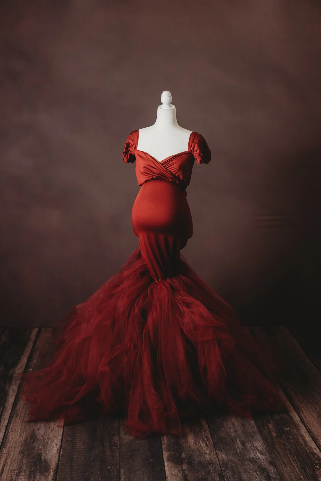 Red maternity gown with tulle on a mannequin