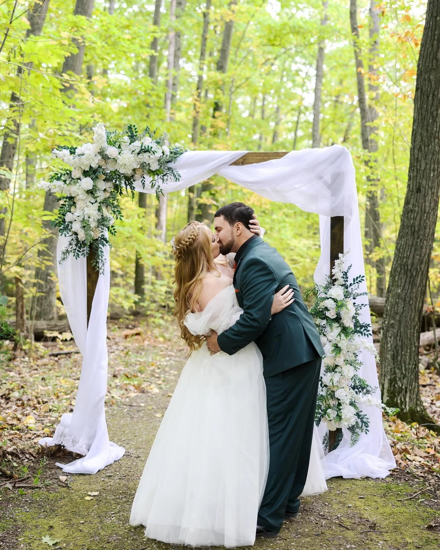 Happy Anniversary Shelby &amp; AJ 🌌

One year ago today we were in a magical, autumnal forest to witness S + A tie the knot at the stunningly beautiful venue that is Headlands International Dark Sky Park✨ Such a beautiful wedding that I am honored t