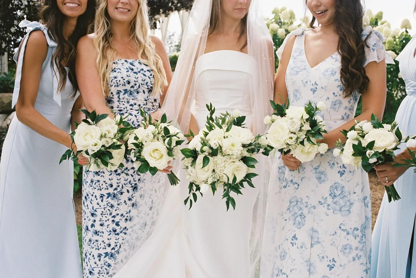 A glorious day where I shot mostly film🎞️ 

second shooting for @emilyfoxphoto documenting the beautiful wedding of A + L 💍

#kodakprofessional #kodakportra400 #filmisbetter @kodakprofessional