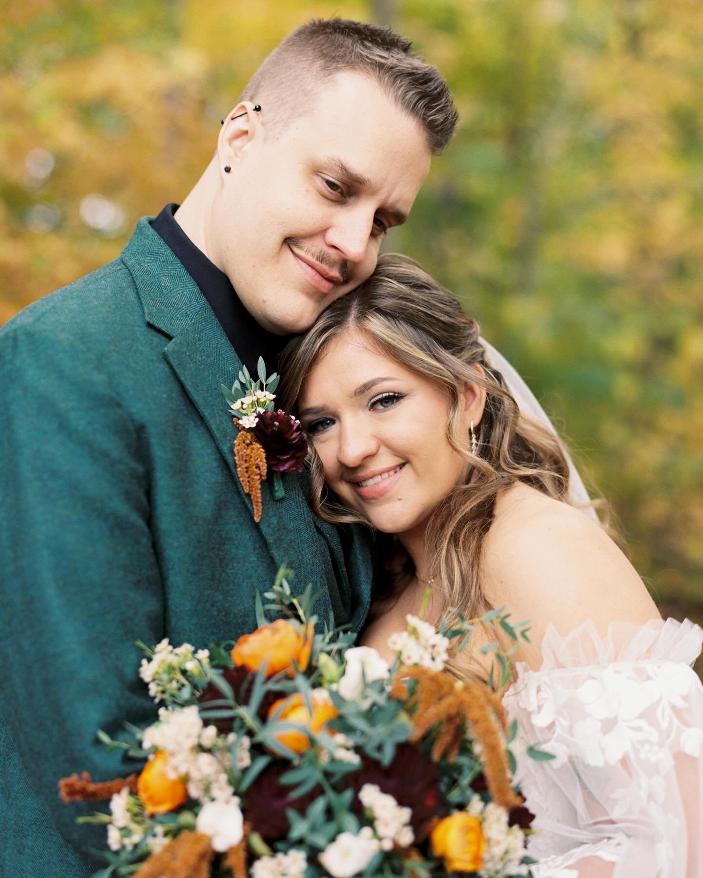 J + M, married! 10.11.25. 🤍
 
The prettiest fall foliage at this beautiful autumn wedding for the sweetest couple 🍁

a mix of medium format film, 35mm film, and digital 

planning: @beyondeventful4u 
venue: @twinlakesgolfclub 
florals: @viviano_flo