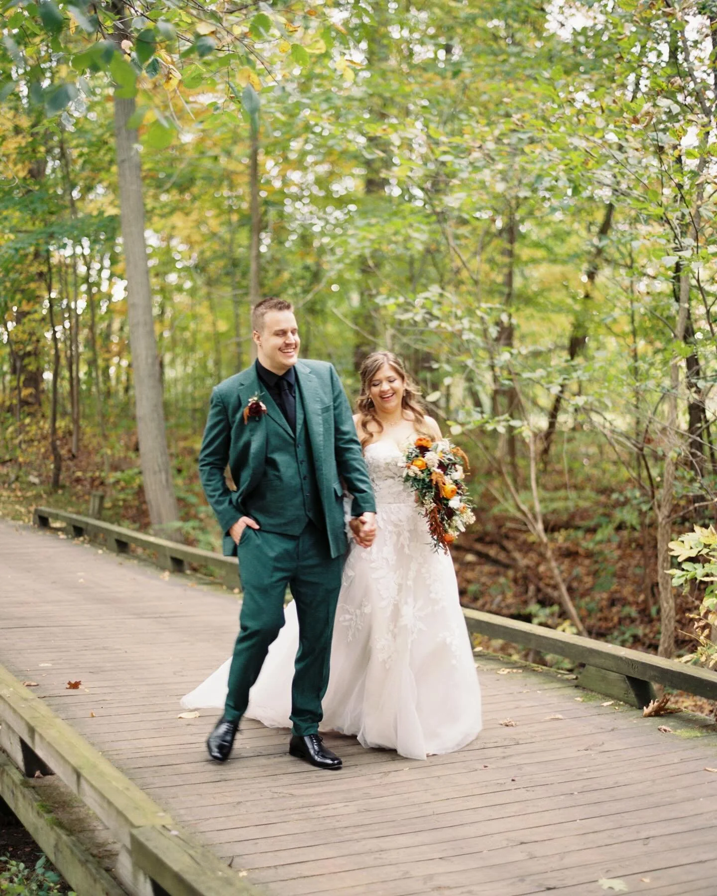 J+M played into the seasonal palette with gorgeous autumnal tones for their absolutely beautiful wedding celebration and it was all so heartfelt from start to finish❤️&zwj;🔥 They both share this down to earth, ready for adventure, live for the momen
