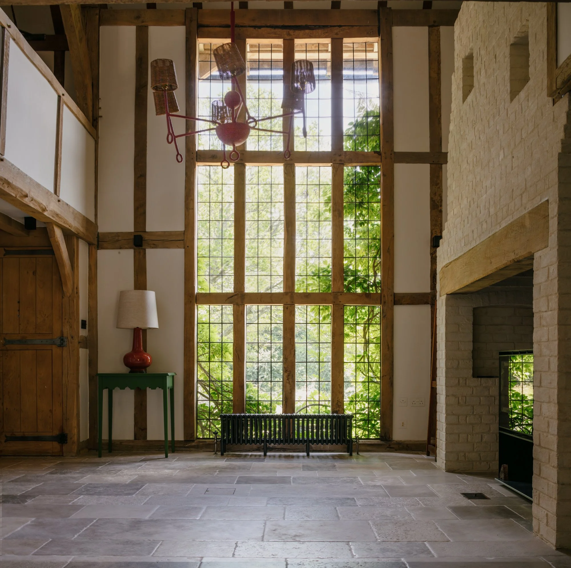 WILLSCOTT-WILLIAMDEAKINS-HIGHWEALDCOUNTRYHOME-01.jpg